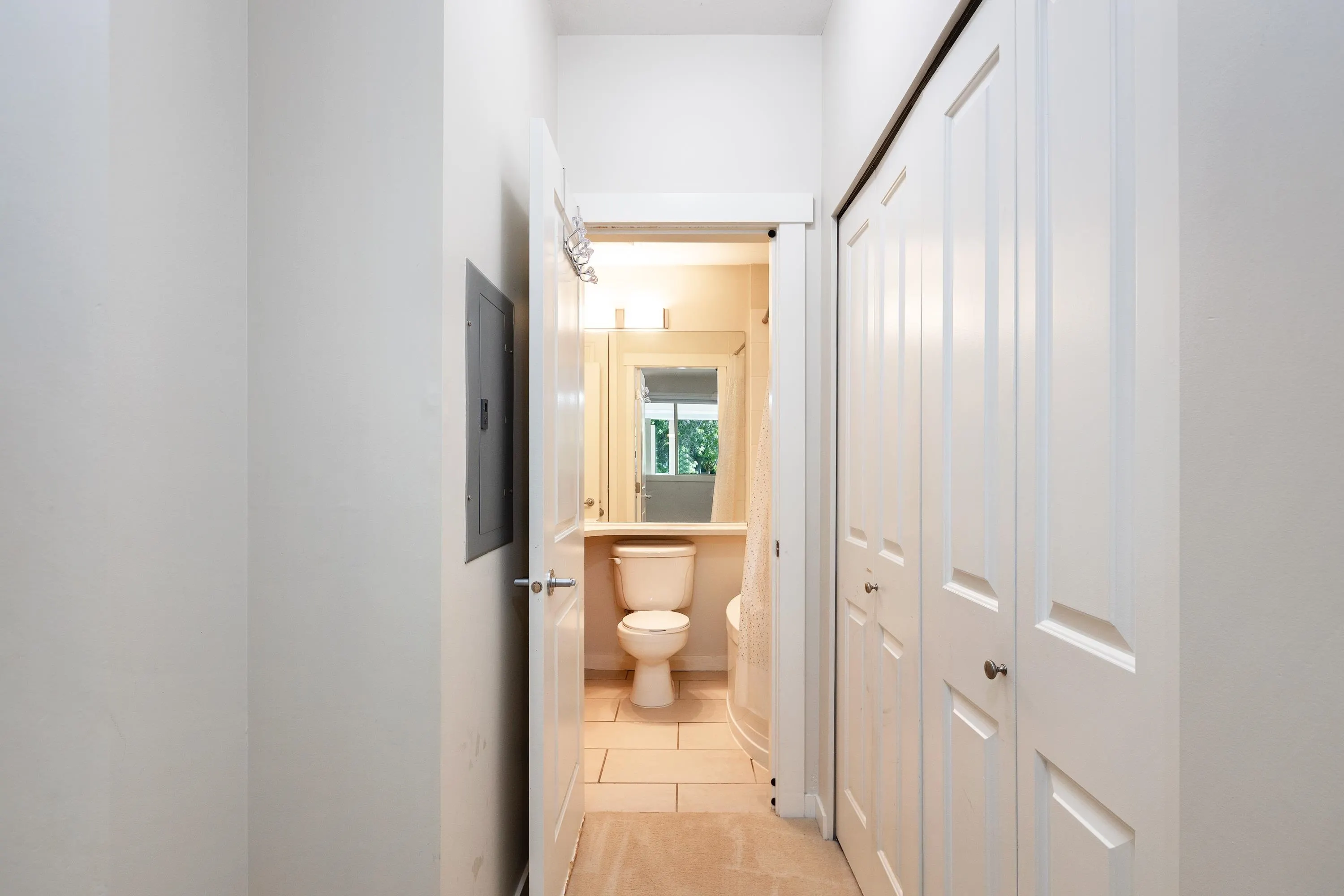 201 4883 Maclure Mews