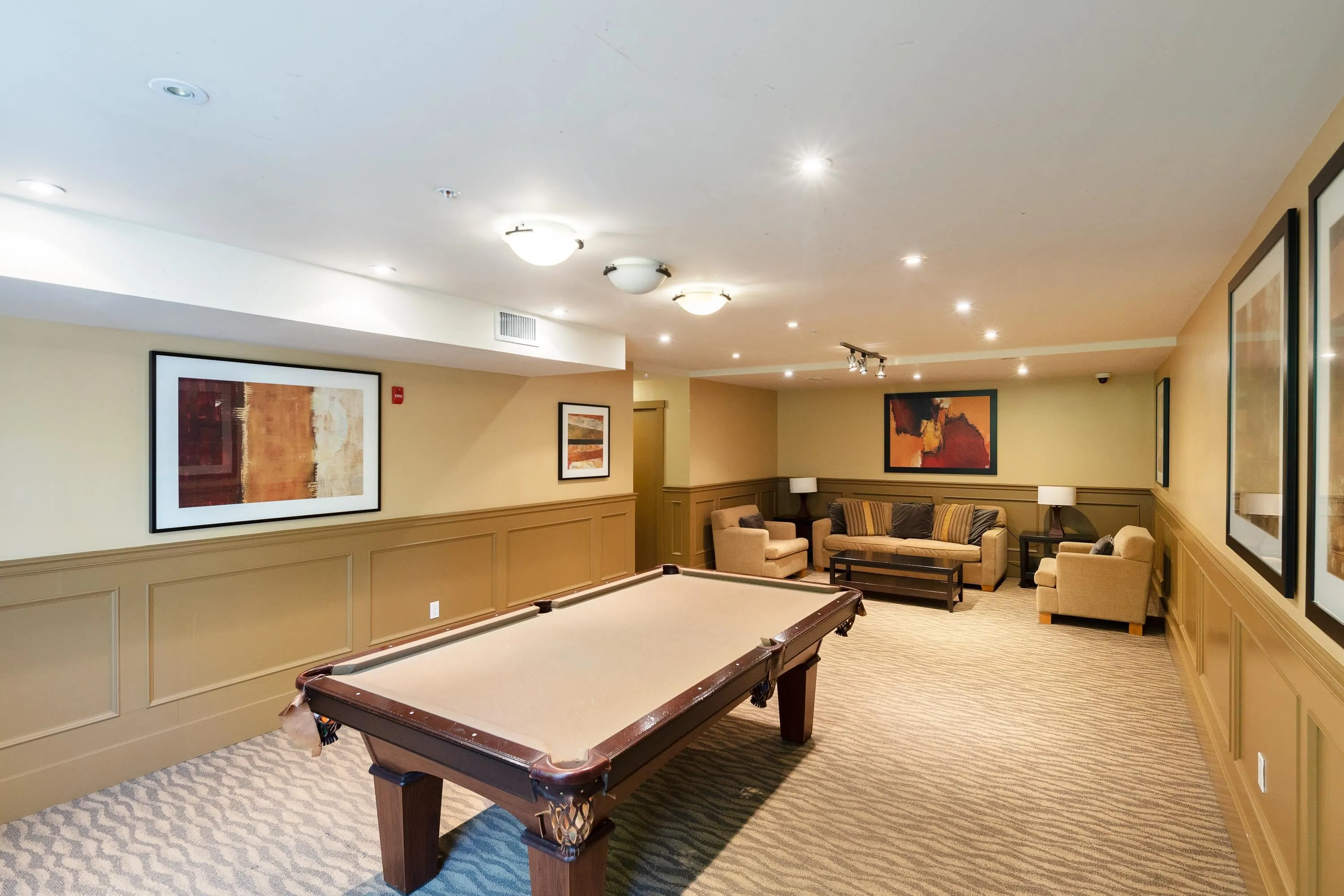 201 4883 Maclure Mews