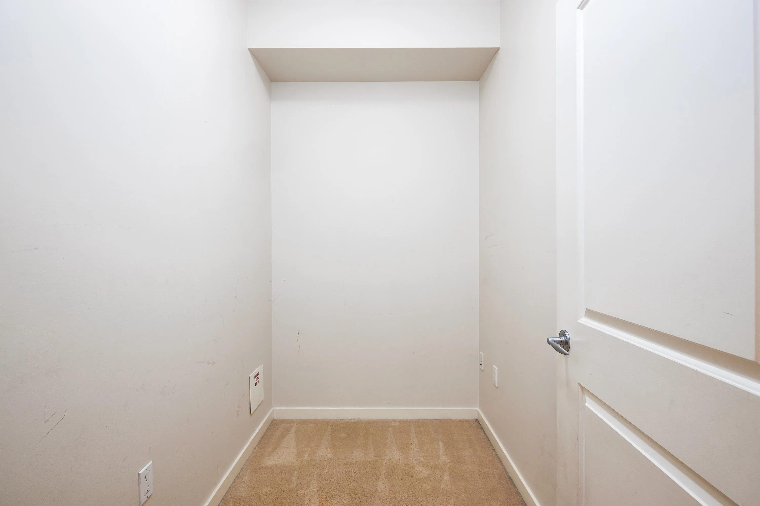 201 4883 Maclure Mews