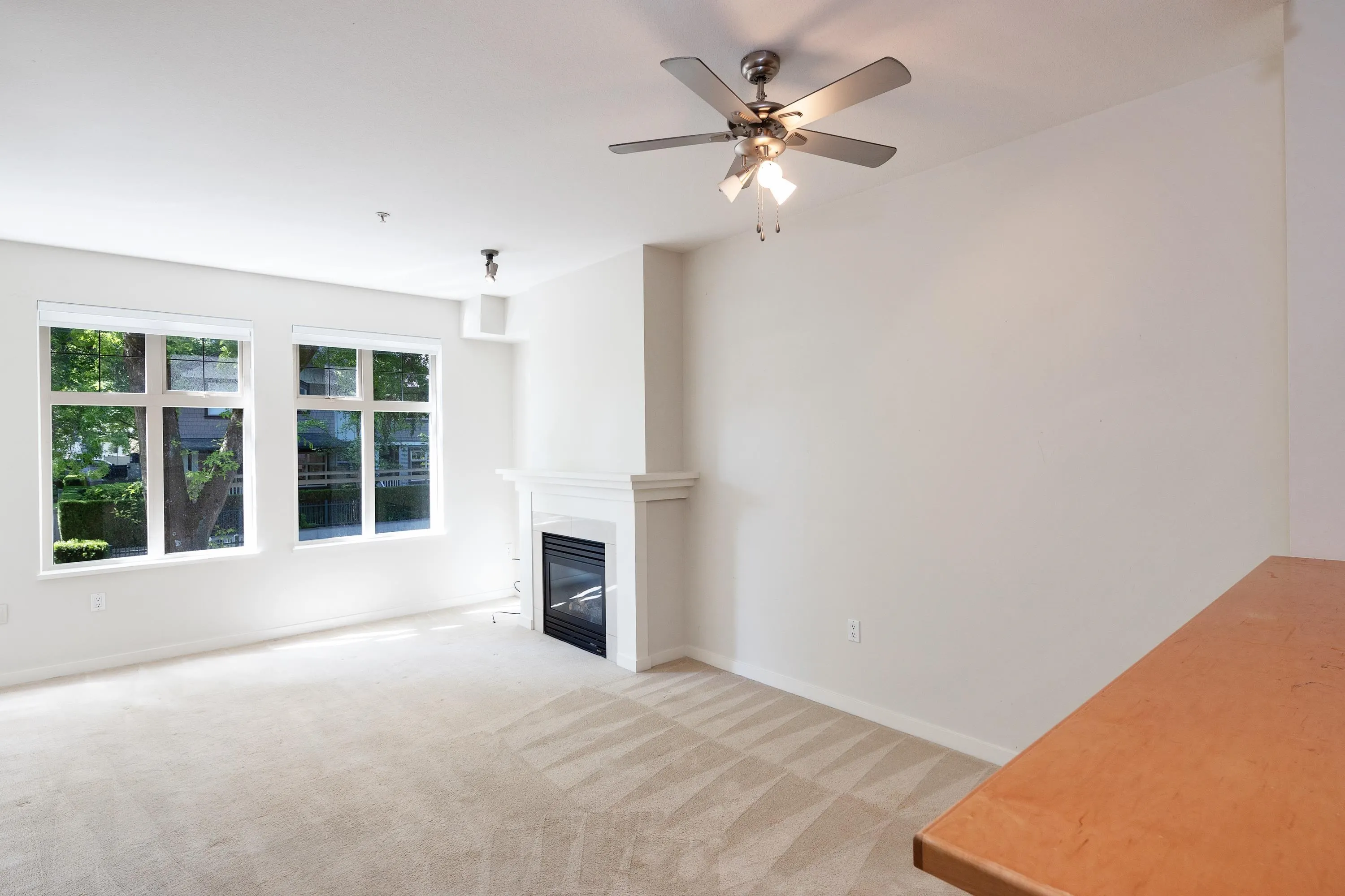 201 4883 Maclure Mews