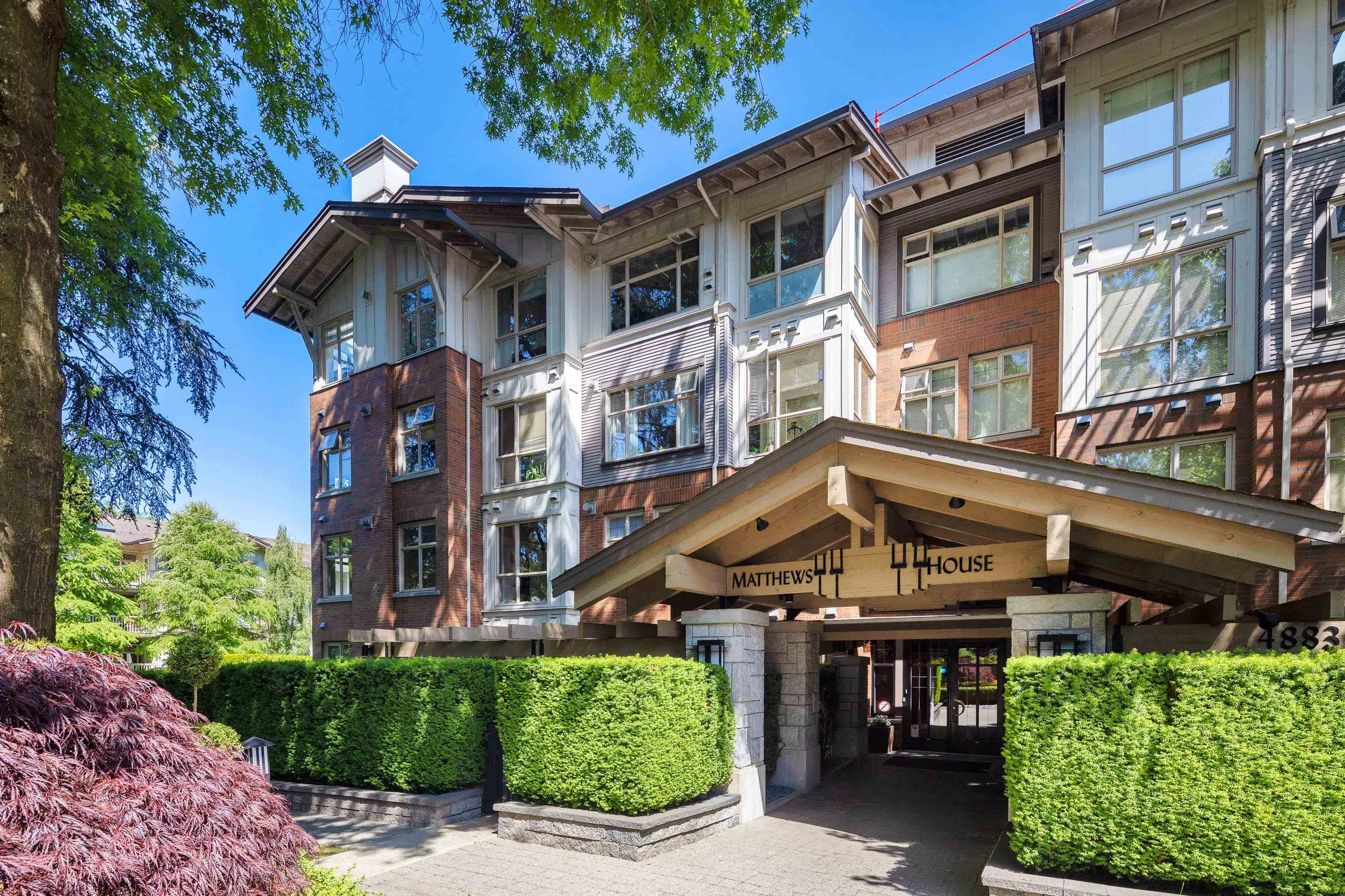 201 4883 Maclure Mews
