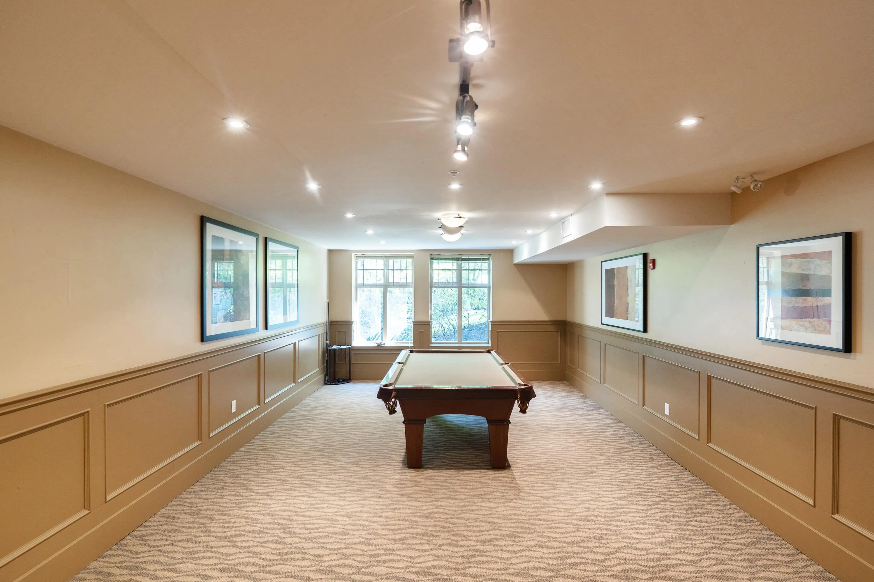 201 4883 Maclure Mews