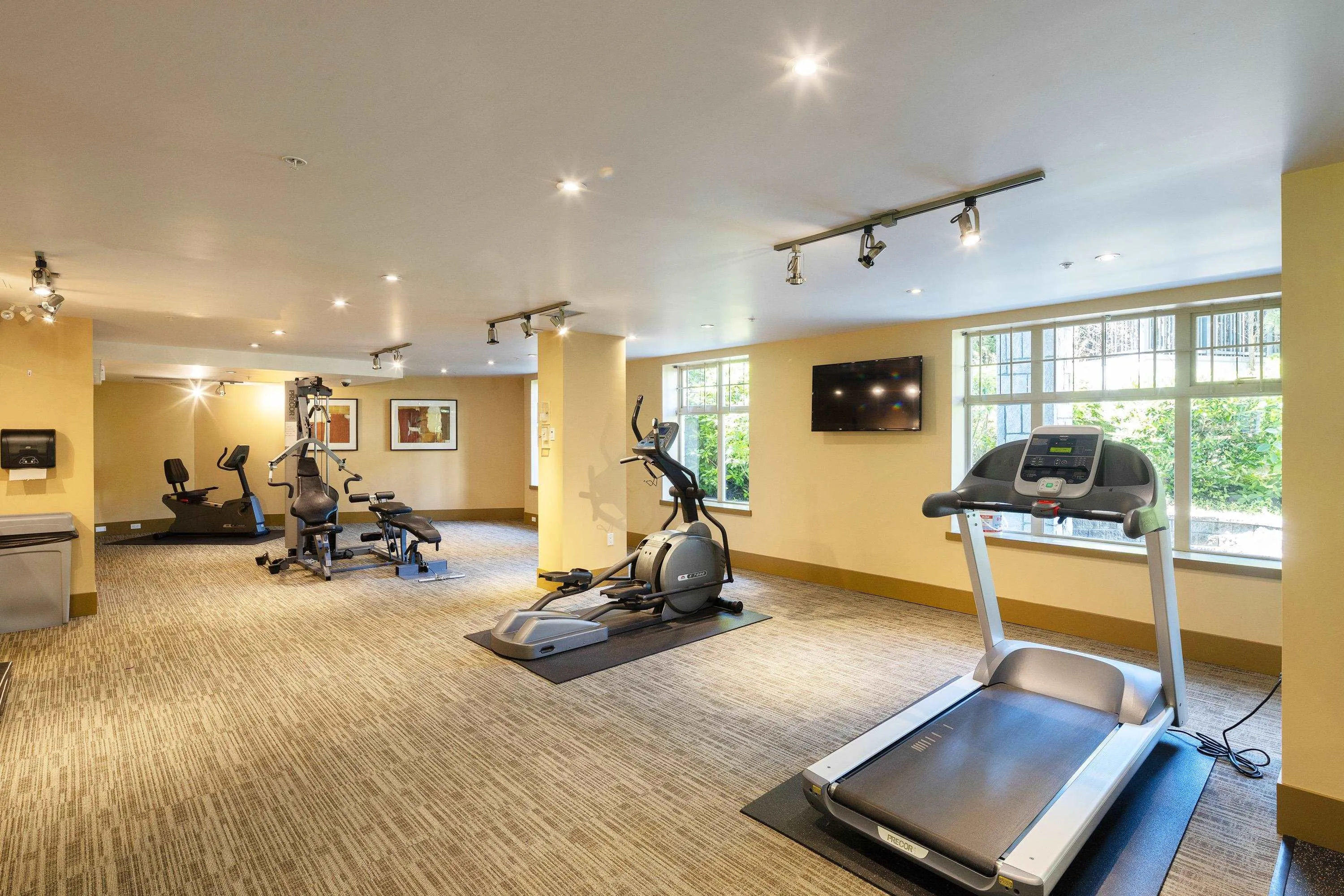 201 4883 Maclure Mews