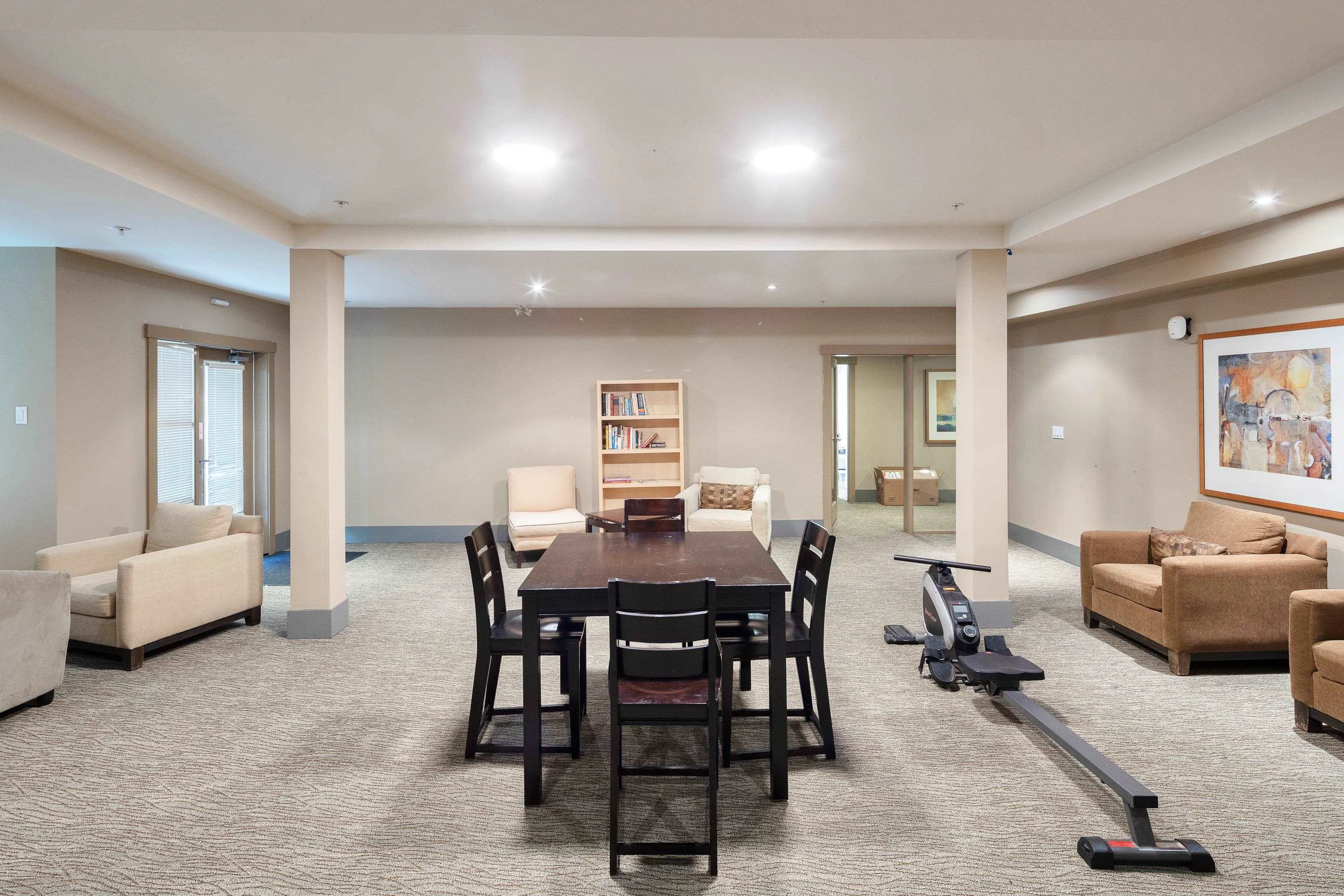 201 4883 Maclure Mews