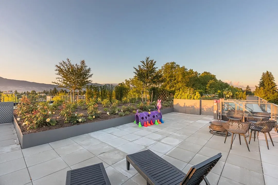 403 3668 W 10th Avenue