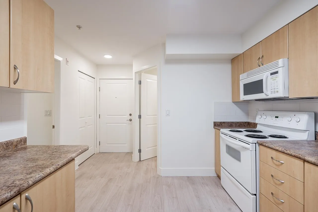 303 3423 E Hastings Street