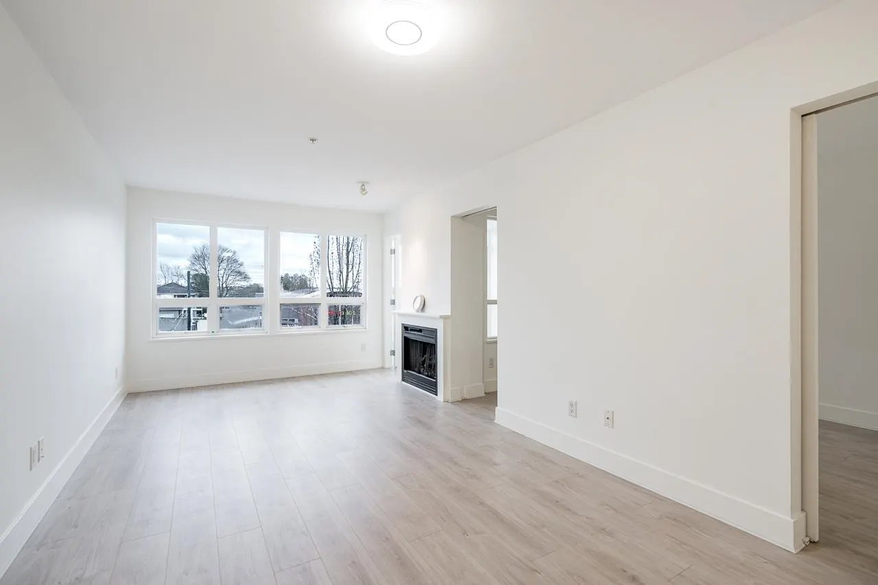 303 3423 E Hastings Street