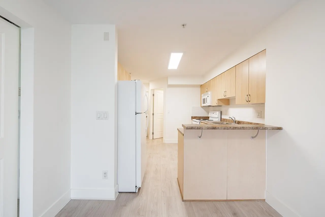 303 3423 E Hastings Street