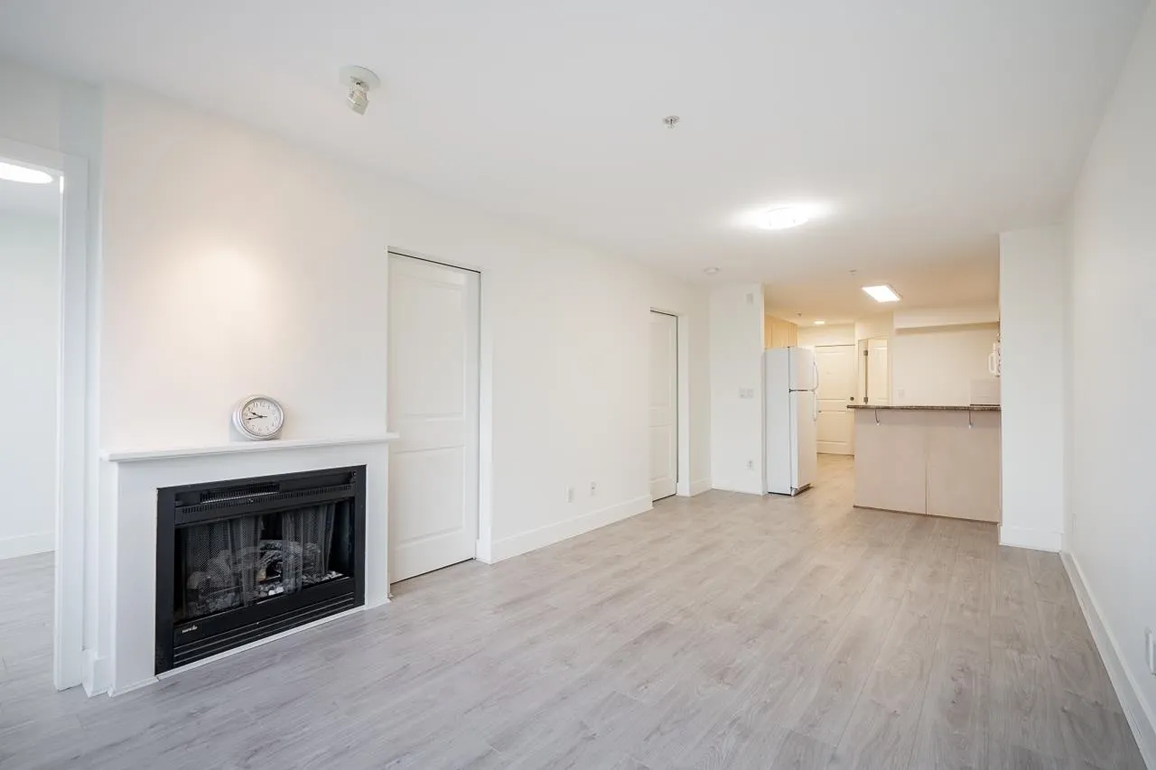 303 3423 E Hastings Street