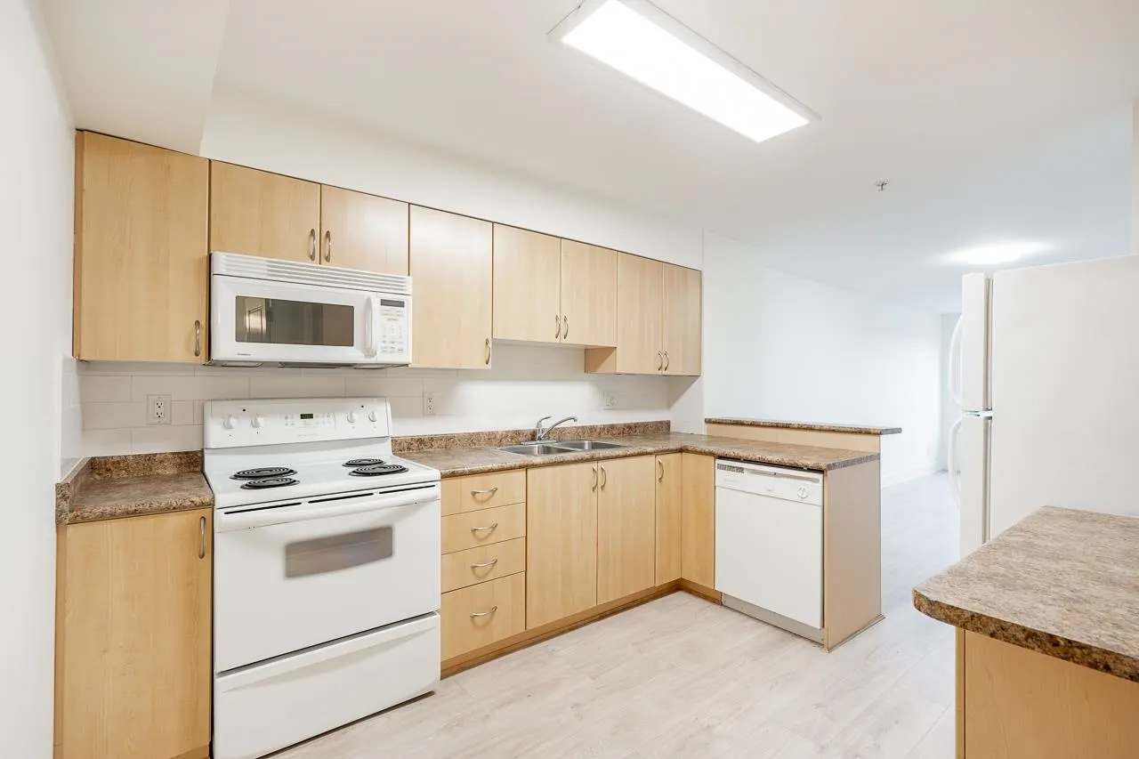 303 3423 E Hastings Street