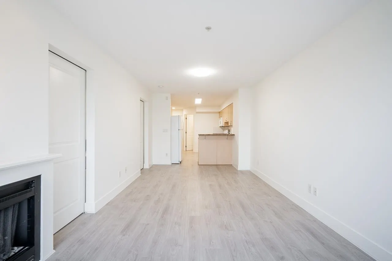 303 3423 E Hastings Street