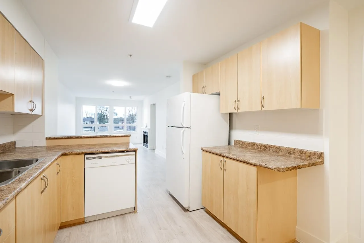 303 3423 E Hastings Street