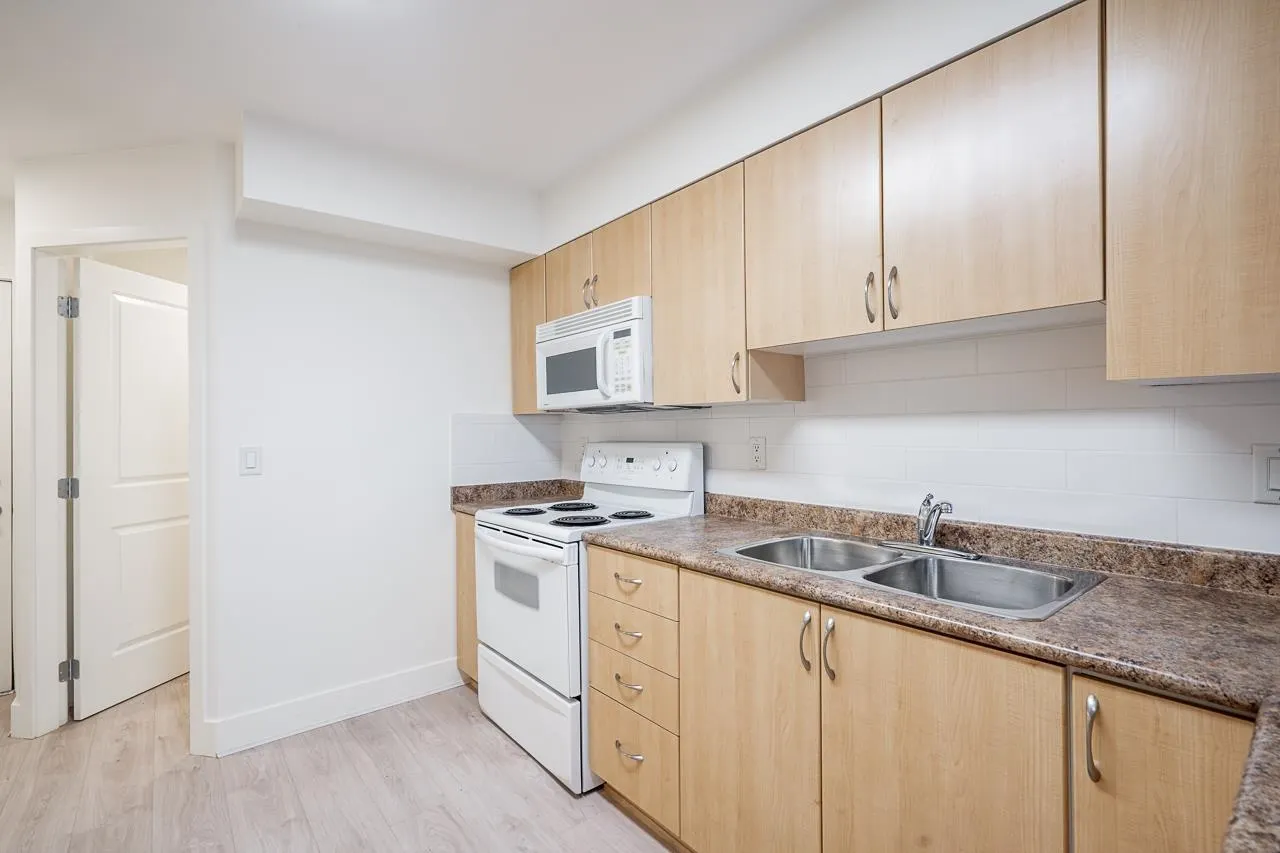 303 3423 E Hastings Street