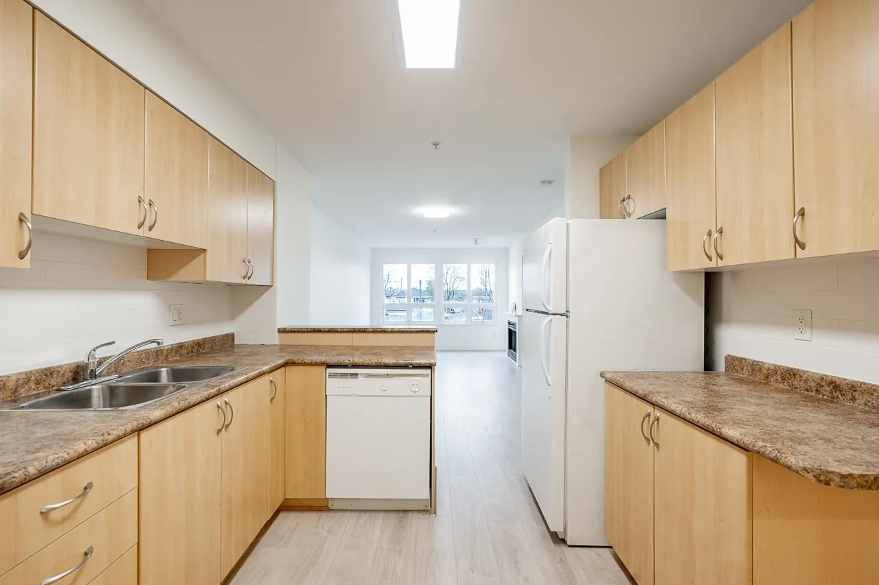 303 3423 E Hastings Street