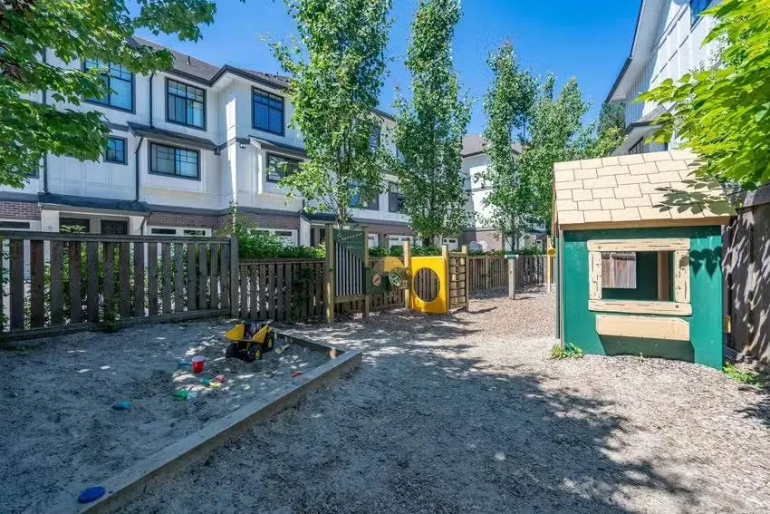 7 5152 Canada Way