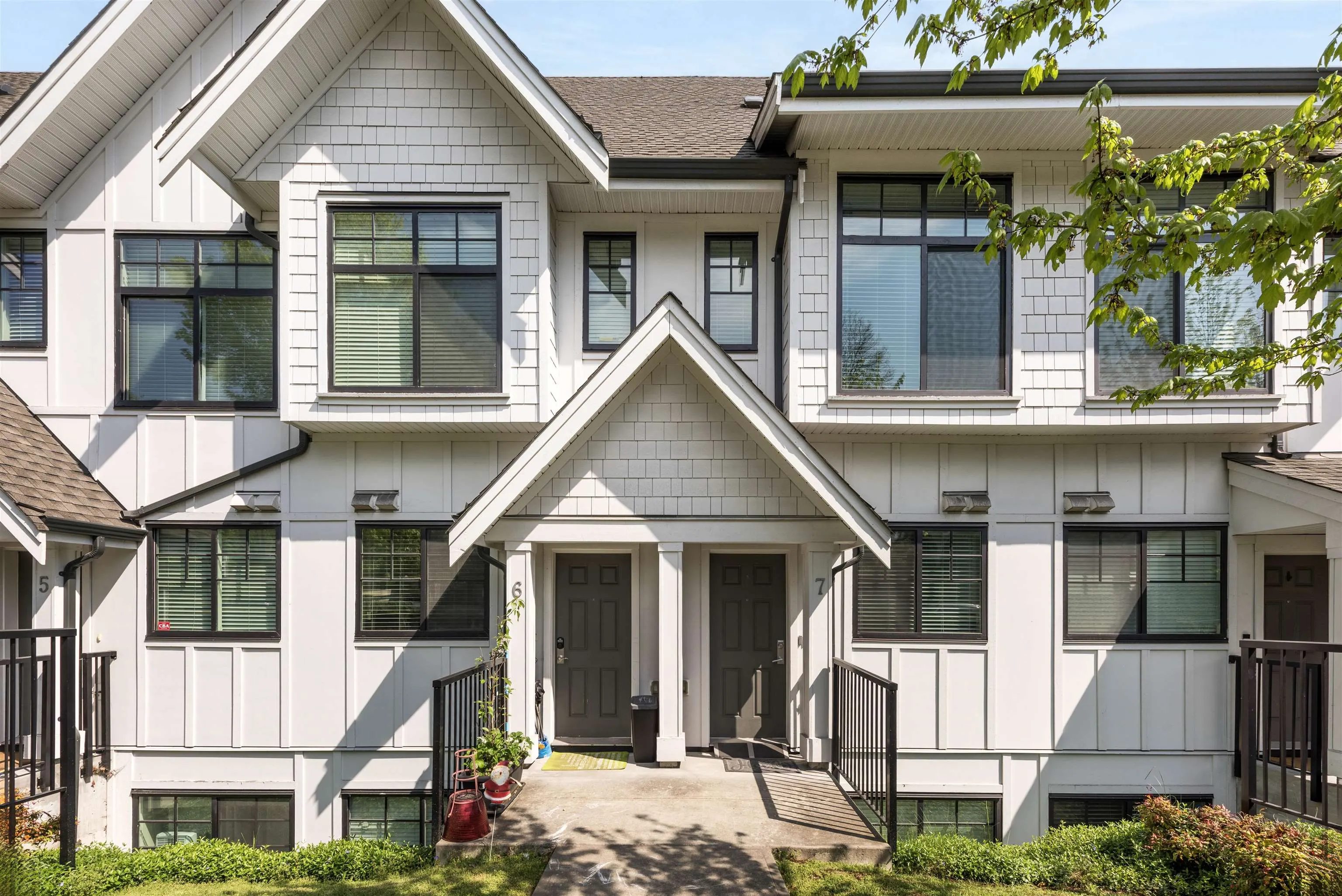 7 5152 Canada Way