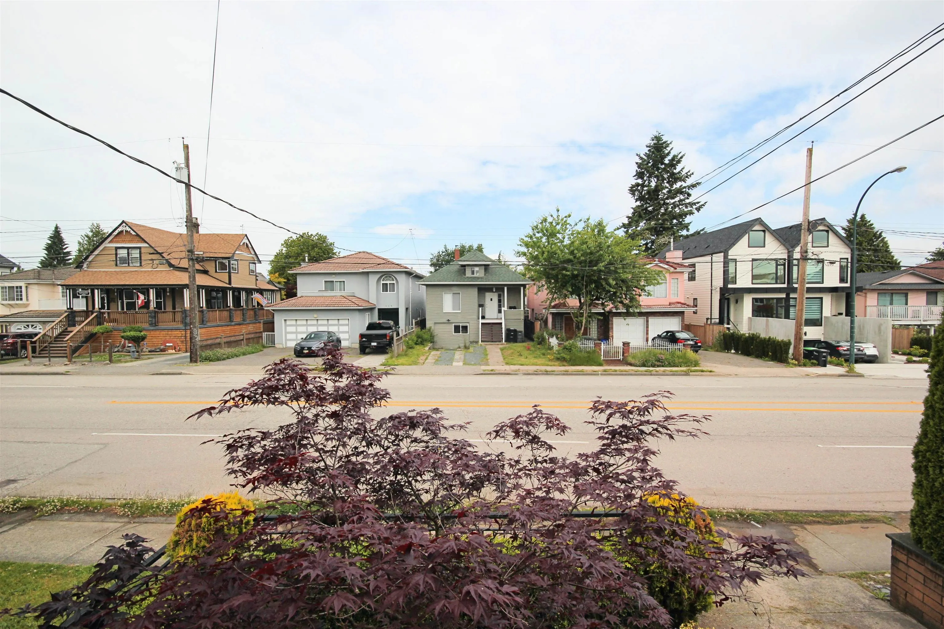 112 E King Edward Avenue