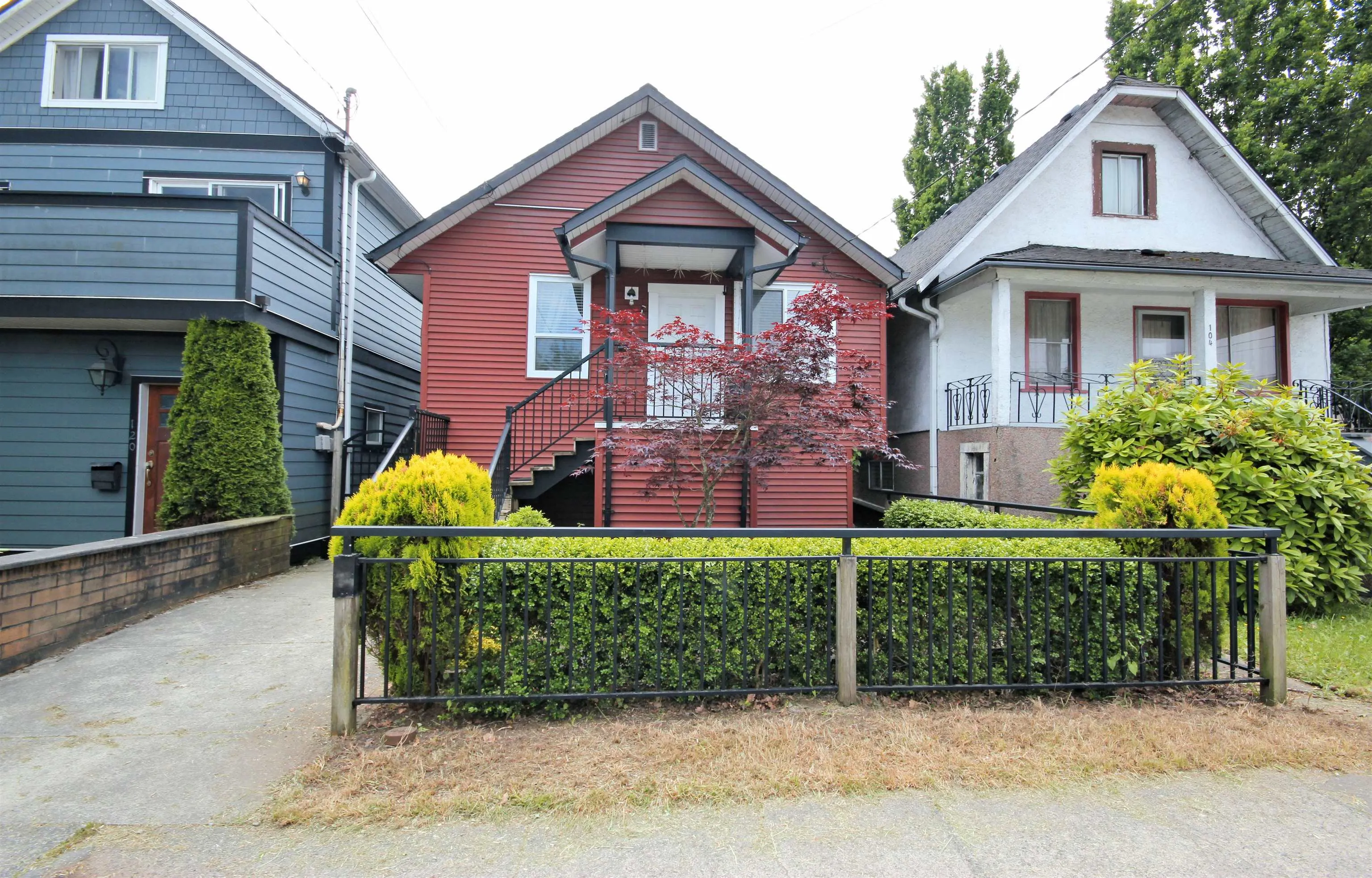 112 E King Edward Avenue