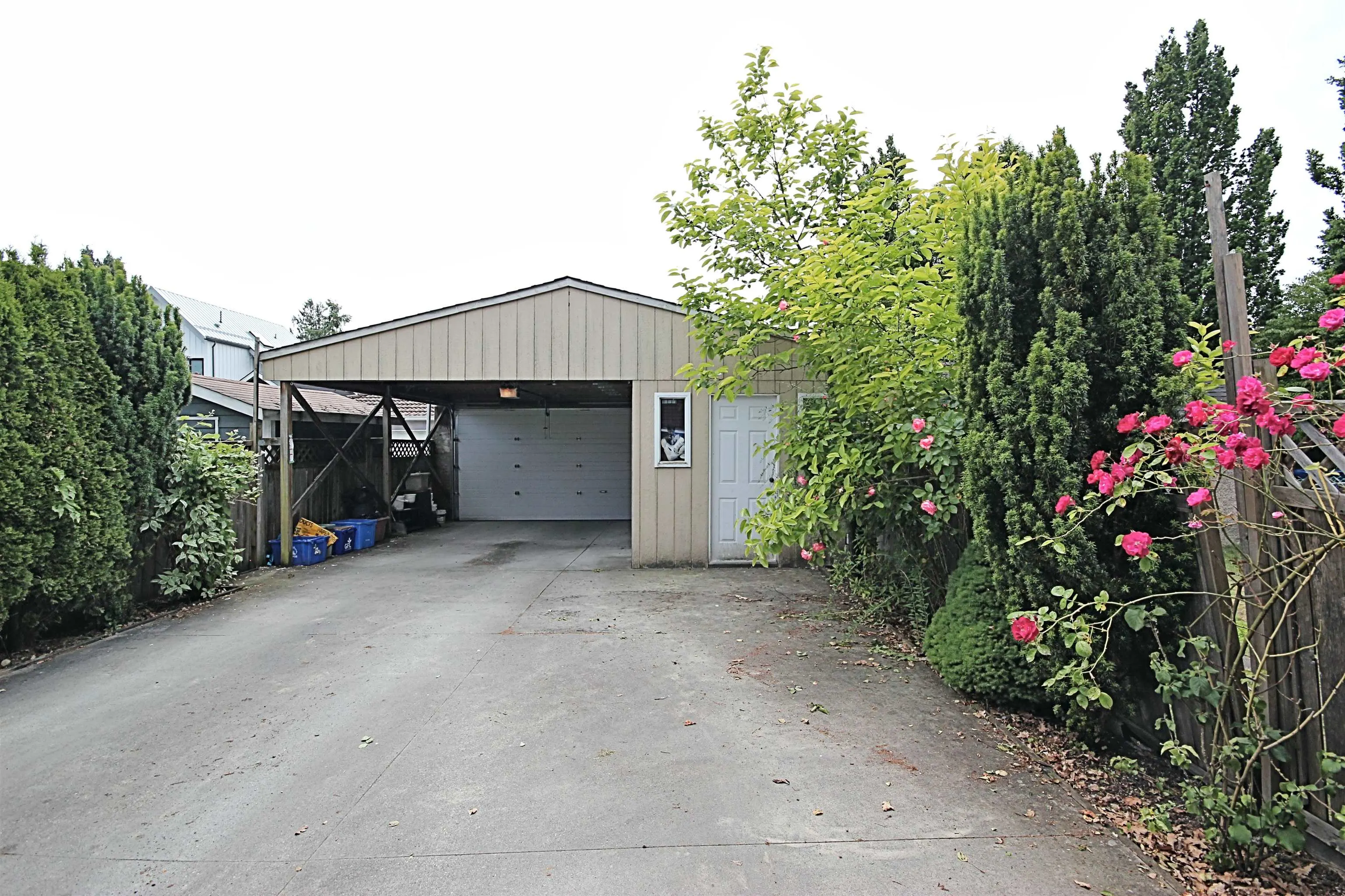 112 E King Edward Avenue