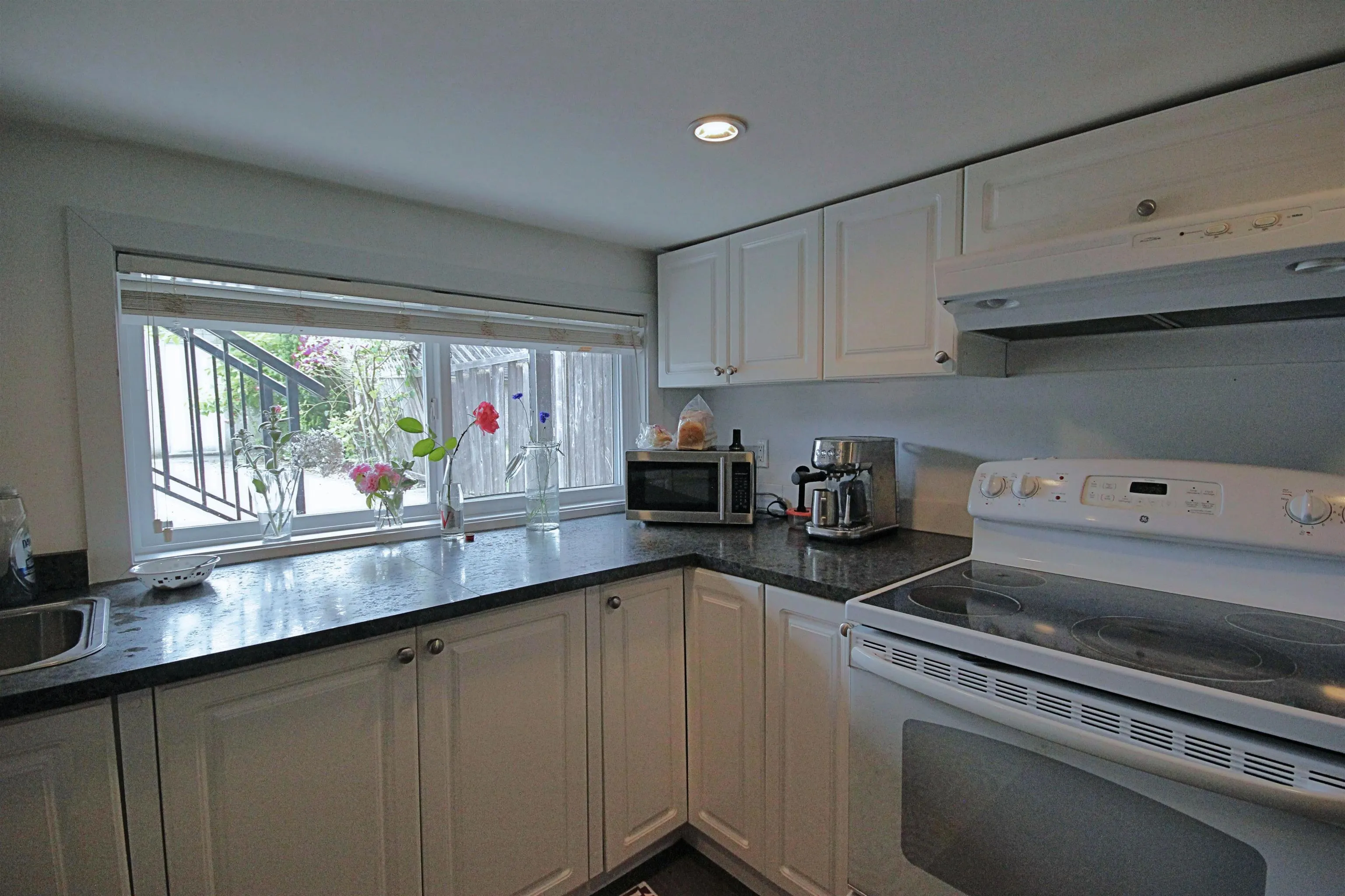 112 E King Edward Avenue