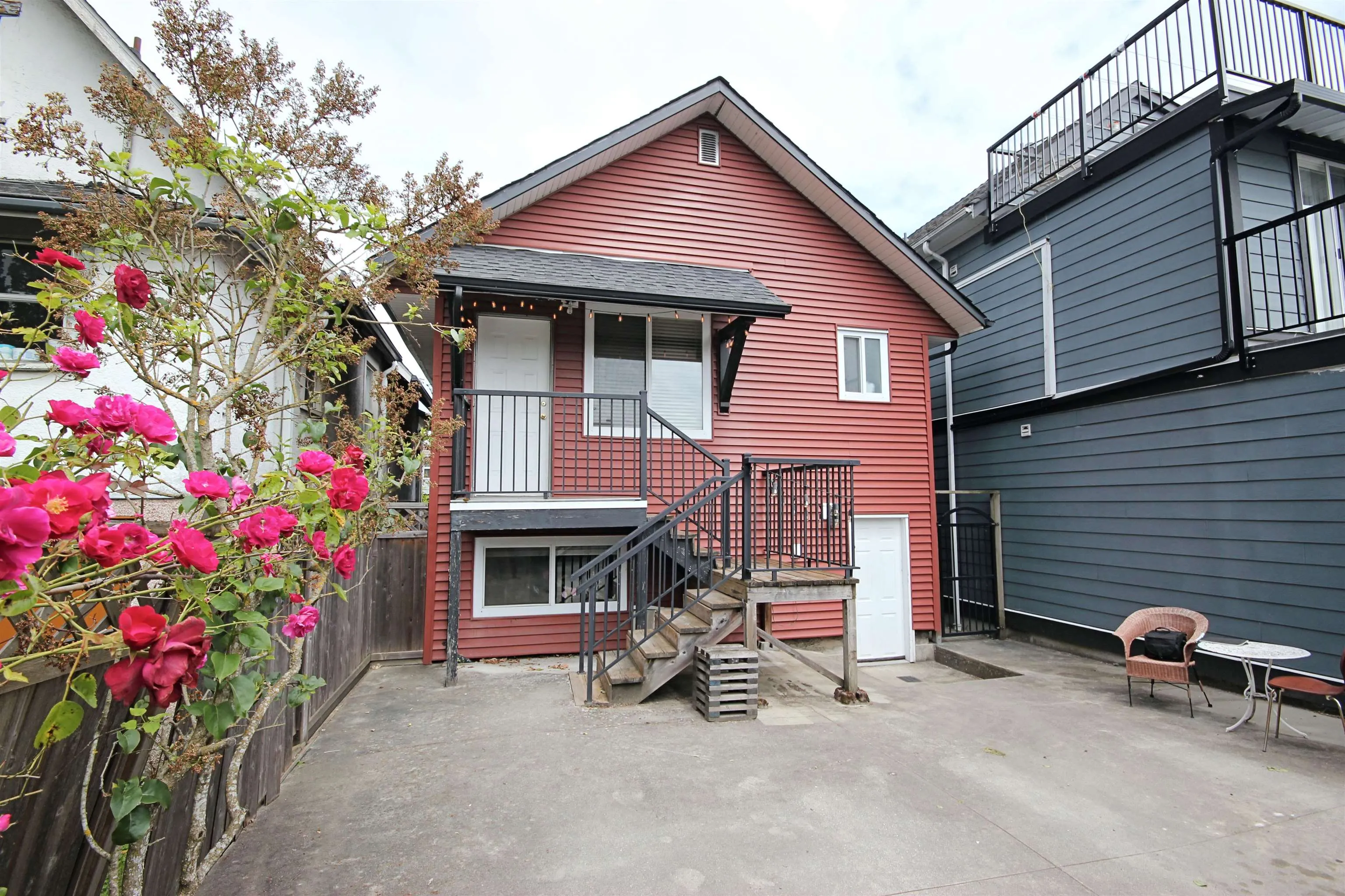 112 E King Edward Avenue