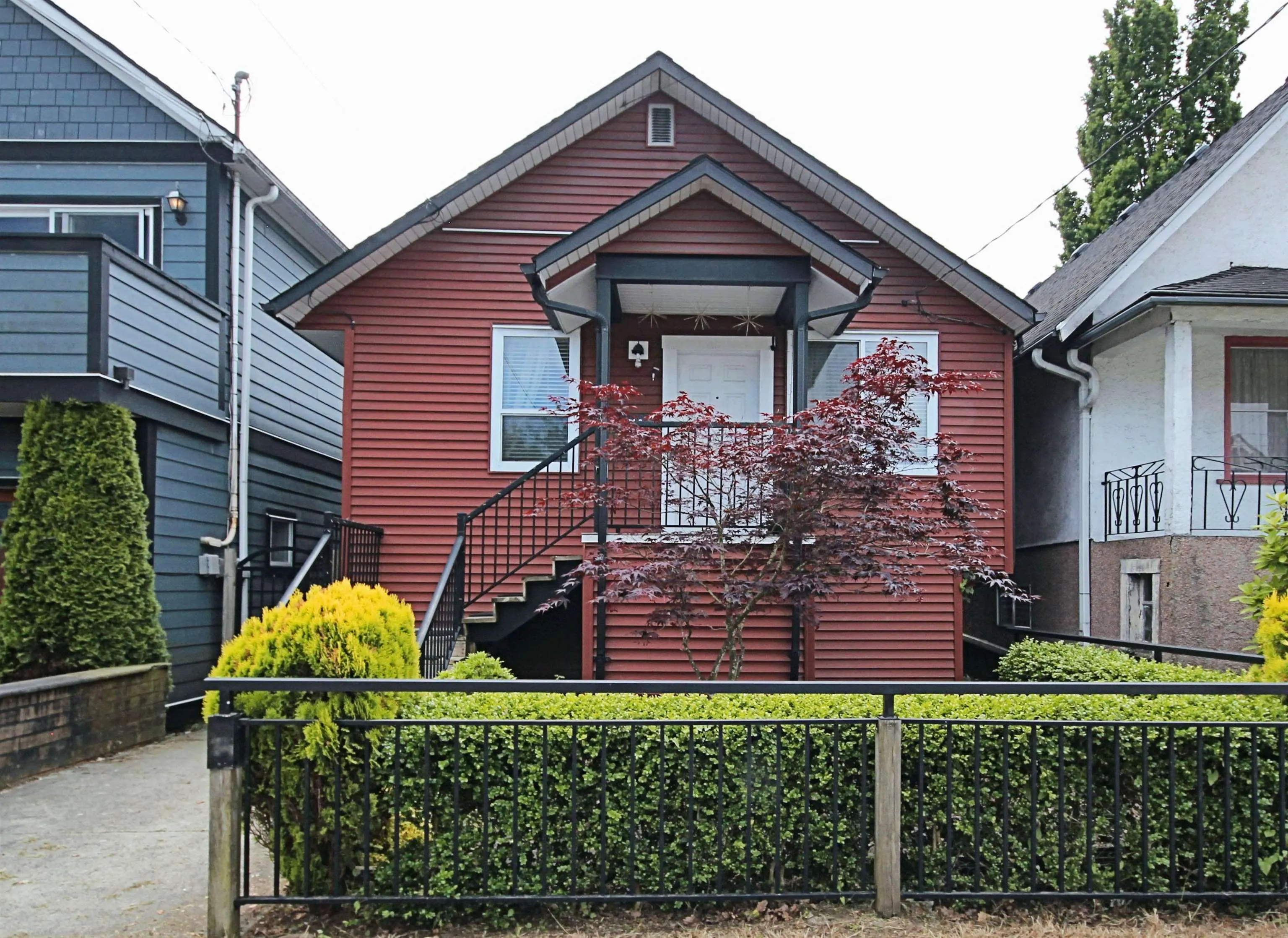 112 E King Edward Avenue