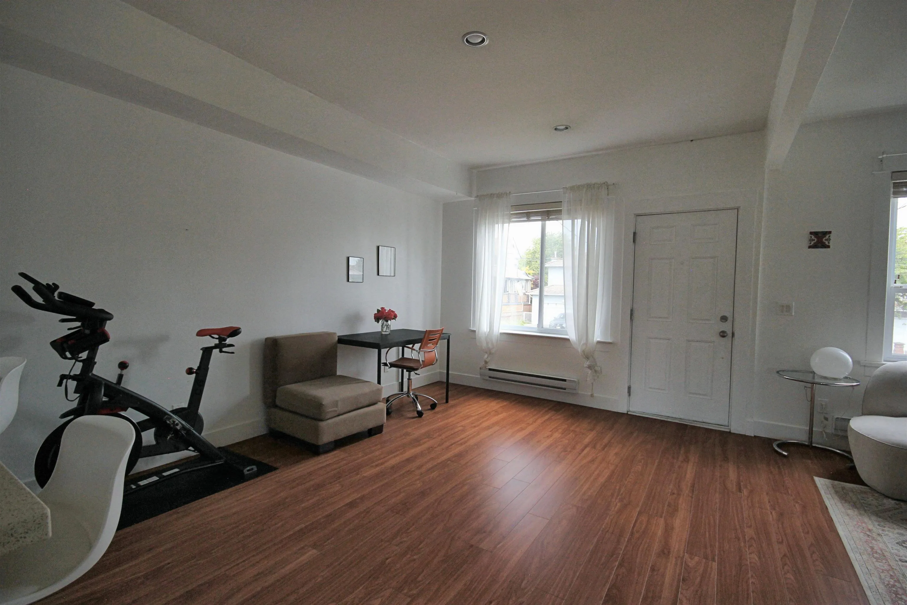 112 E King Edward Avenue