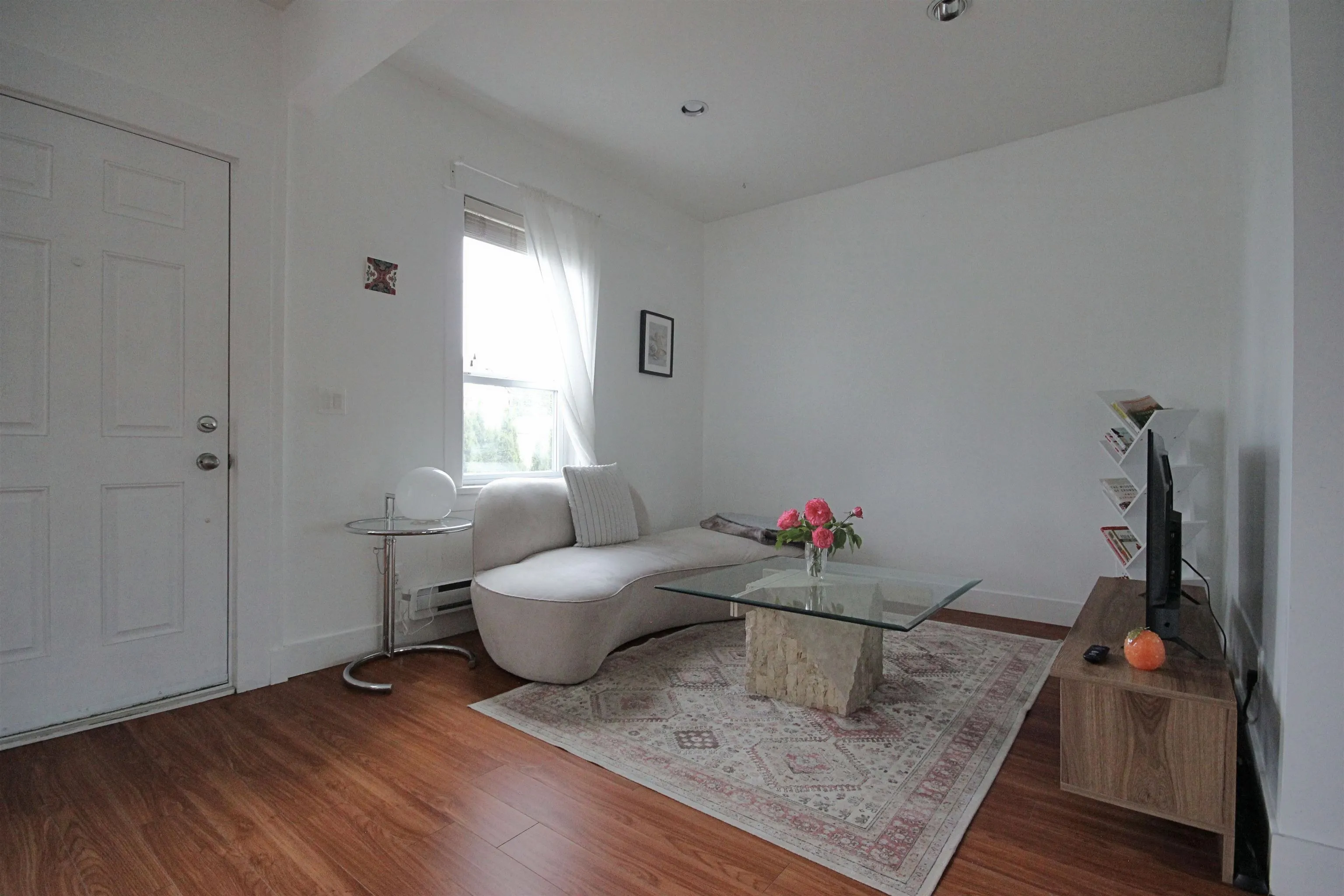 112 E King Edward Avenue