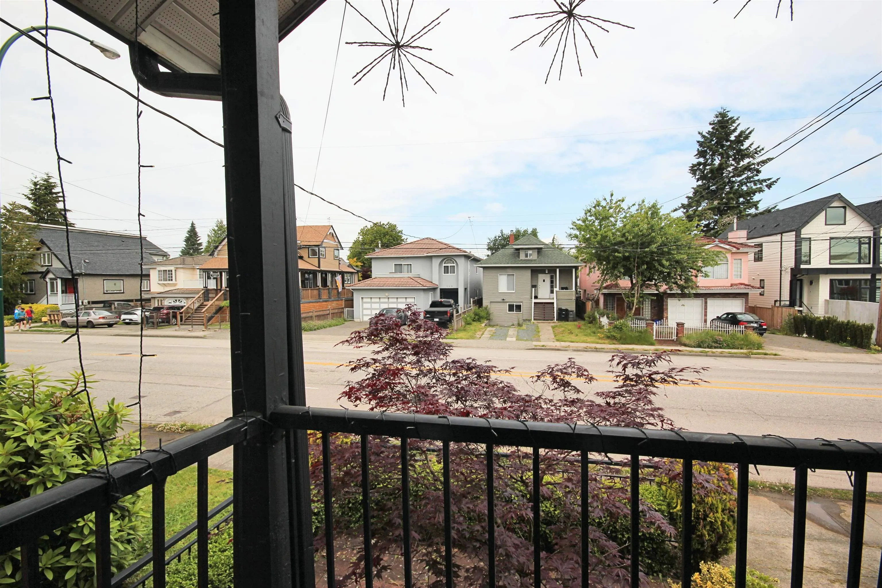 112 E King Edward Avenue