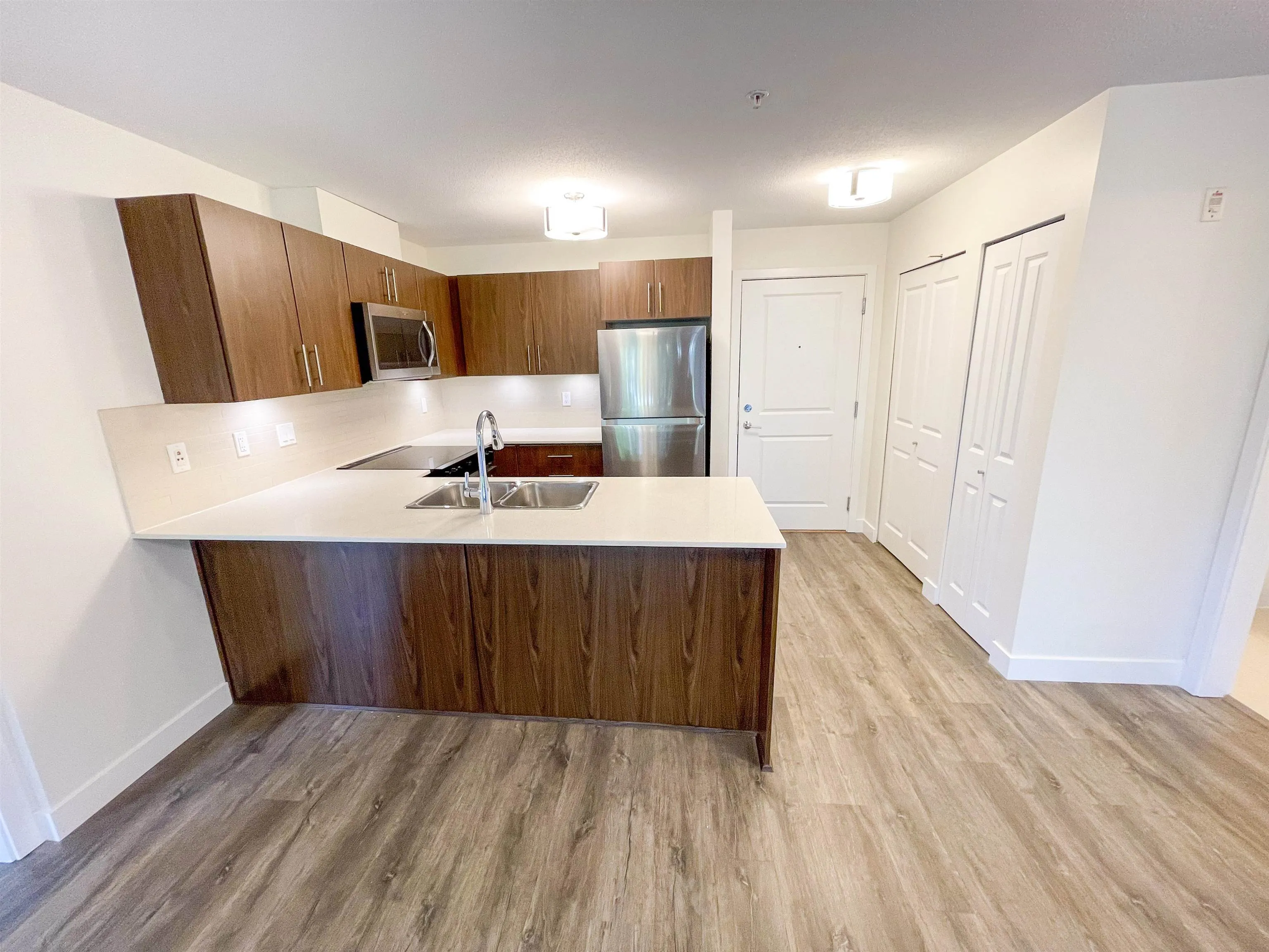 207 8915 202 Street