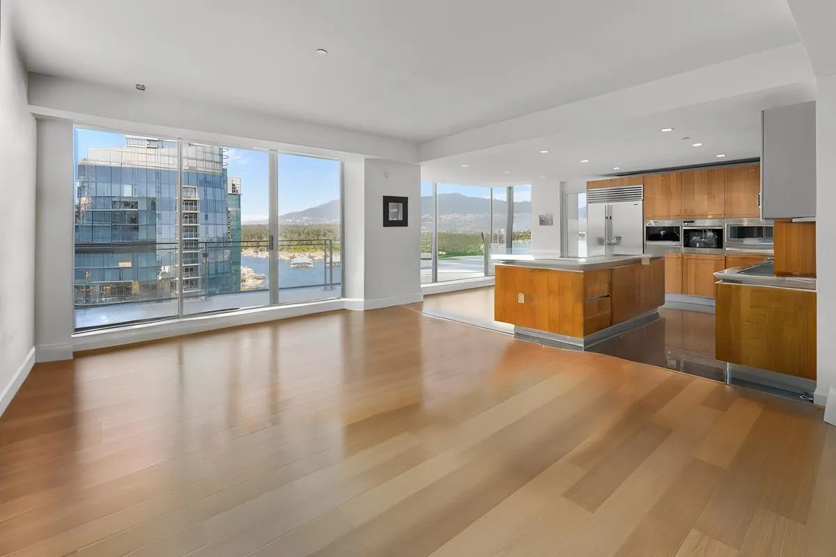 2101 1169 W Cordova Street