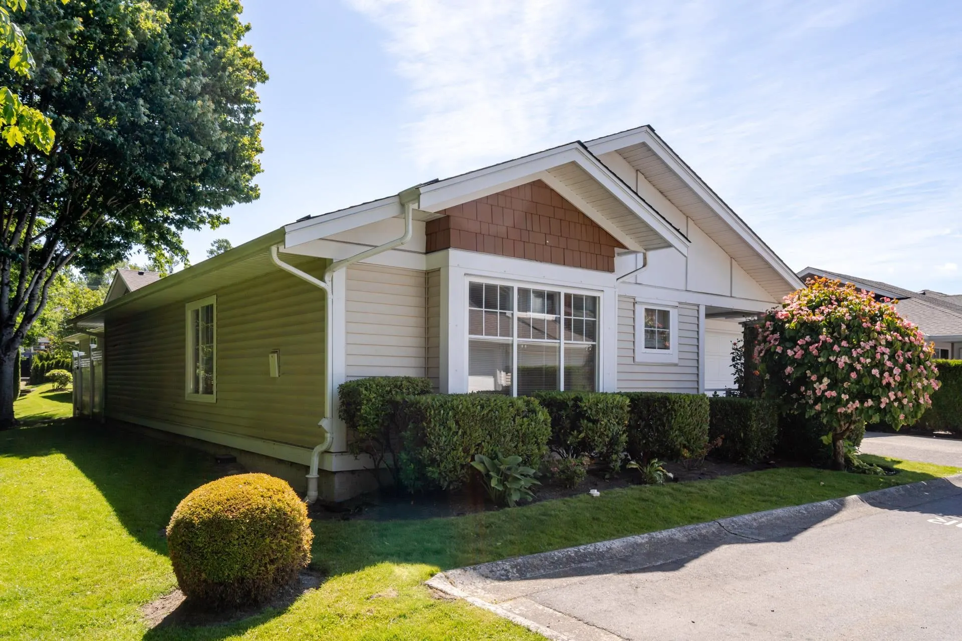 54 6885 184 Street