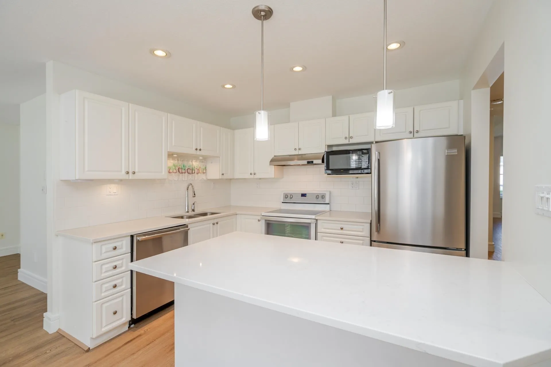 54 6885 184 Street