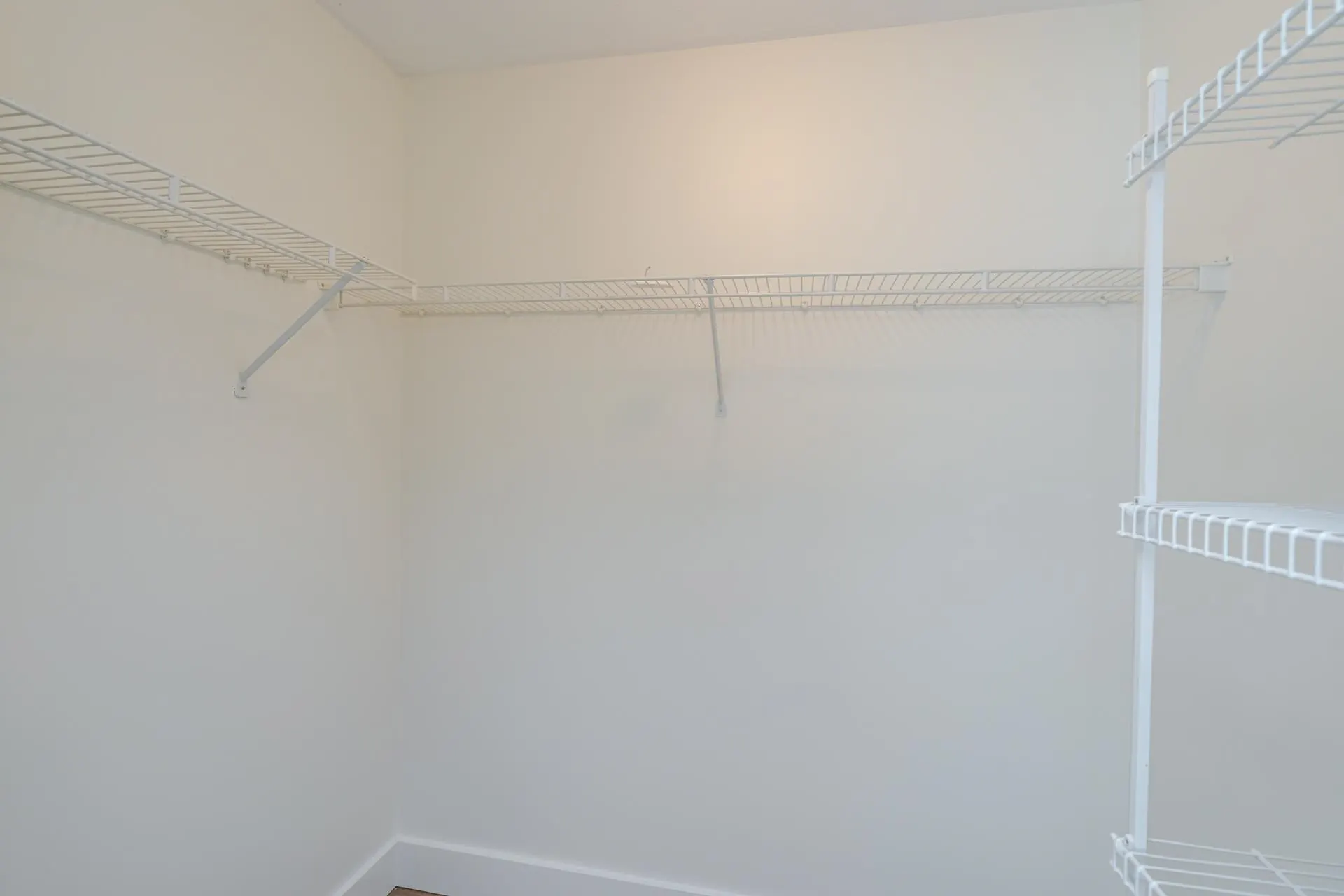 54 6885 184 Street