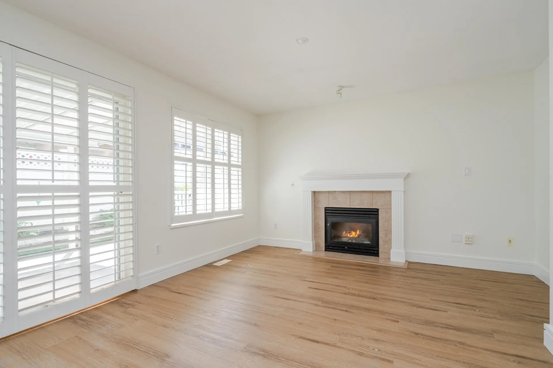 54 6885 184 Street