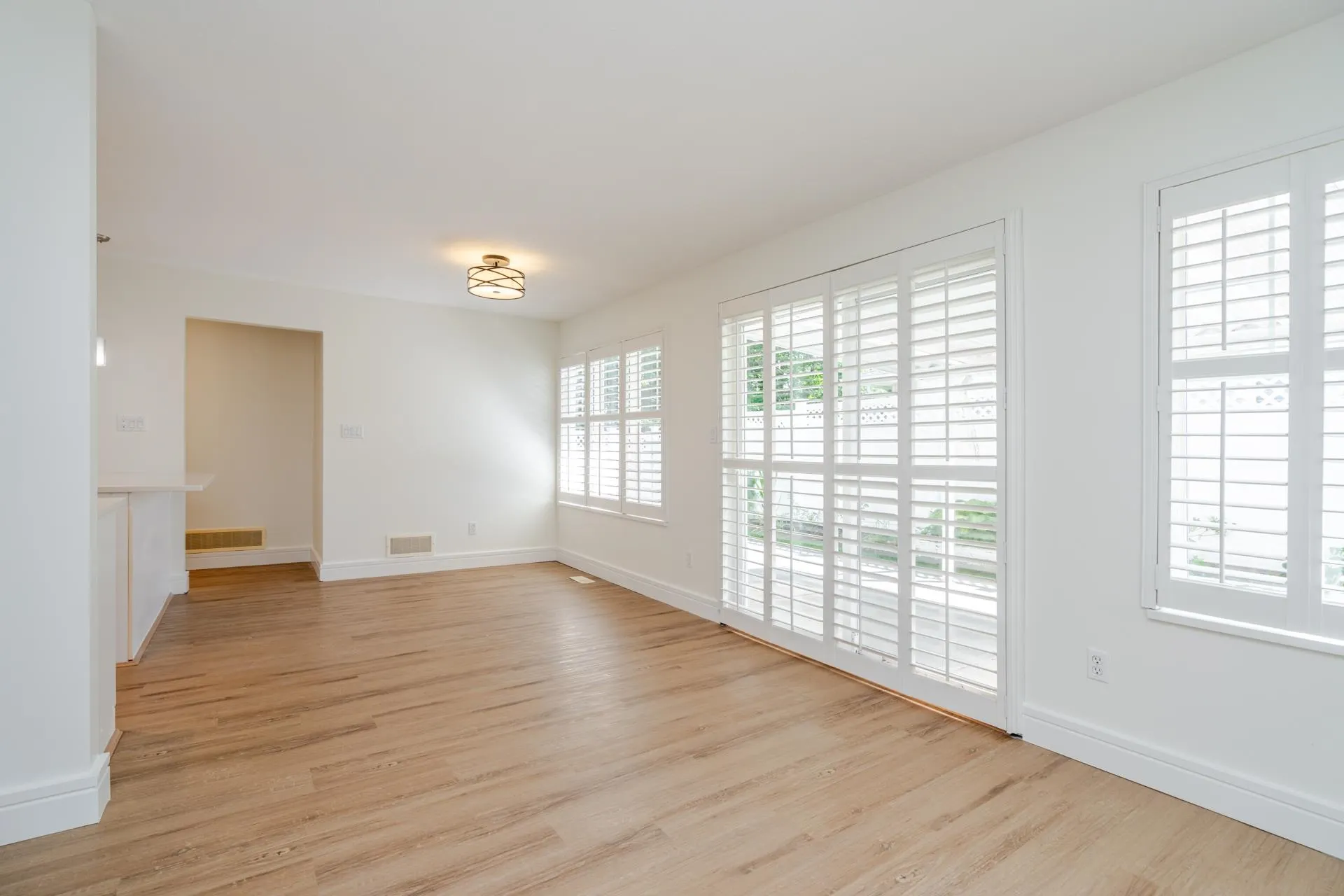 54 6885 184 Street