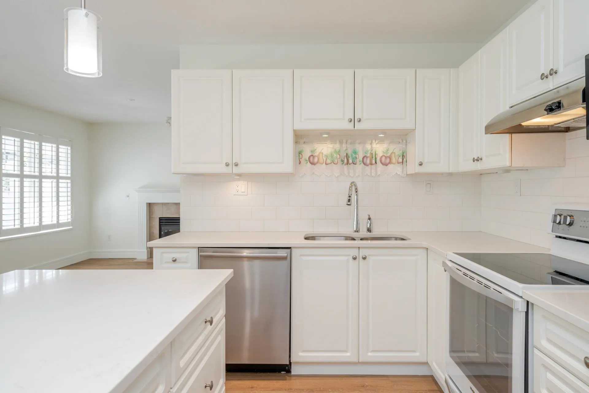 54 6885 184 Street