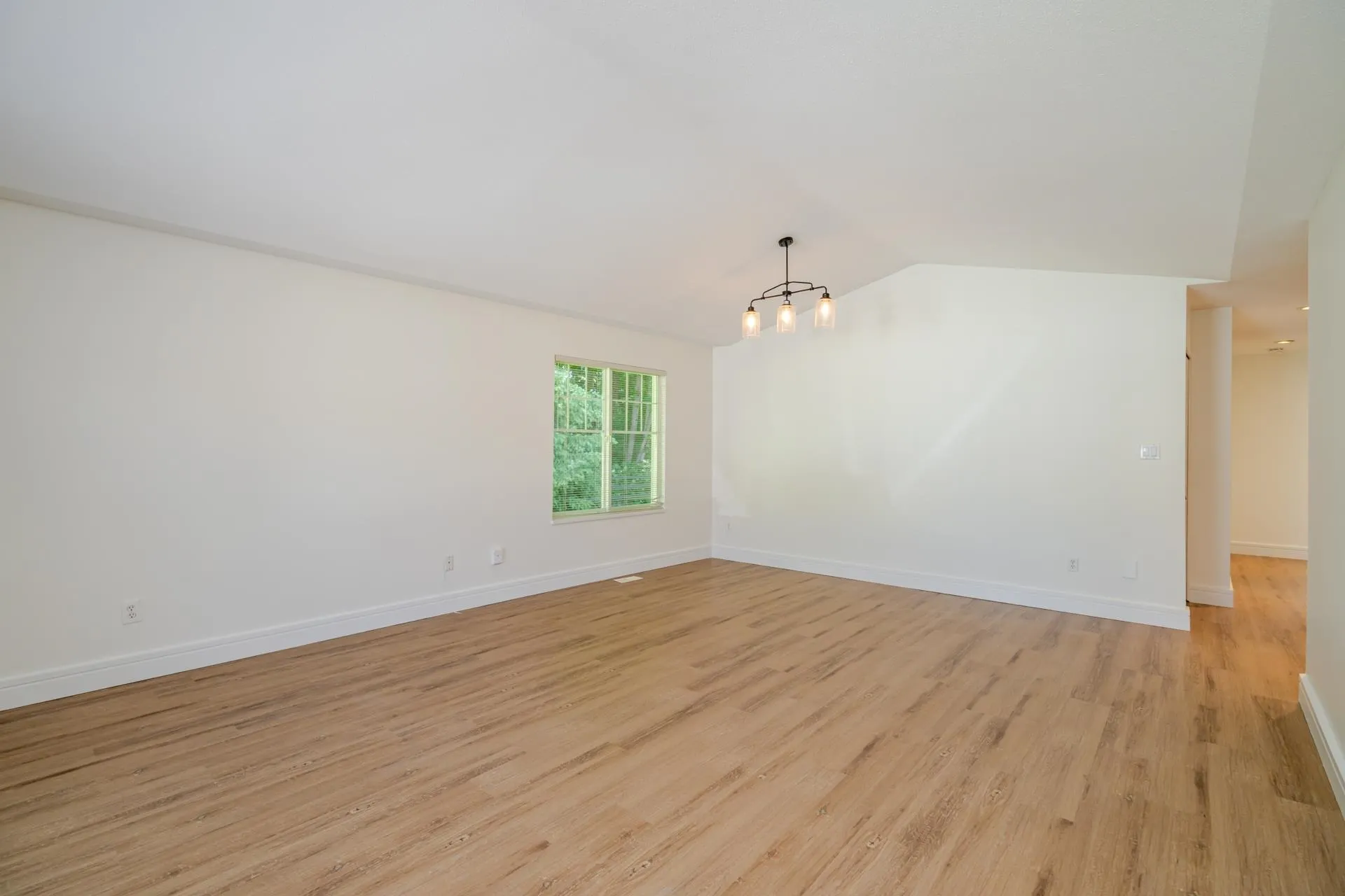 54 6885 184 Street