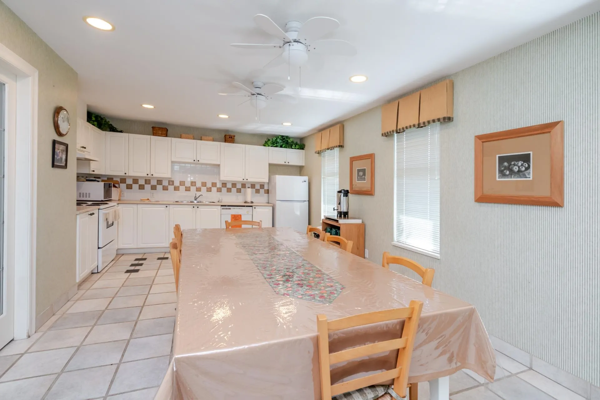 54 6885 184 Street