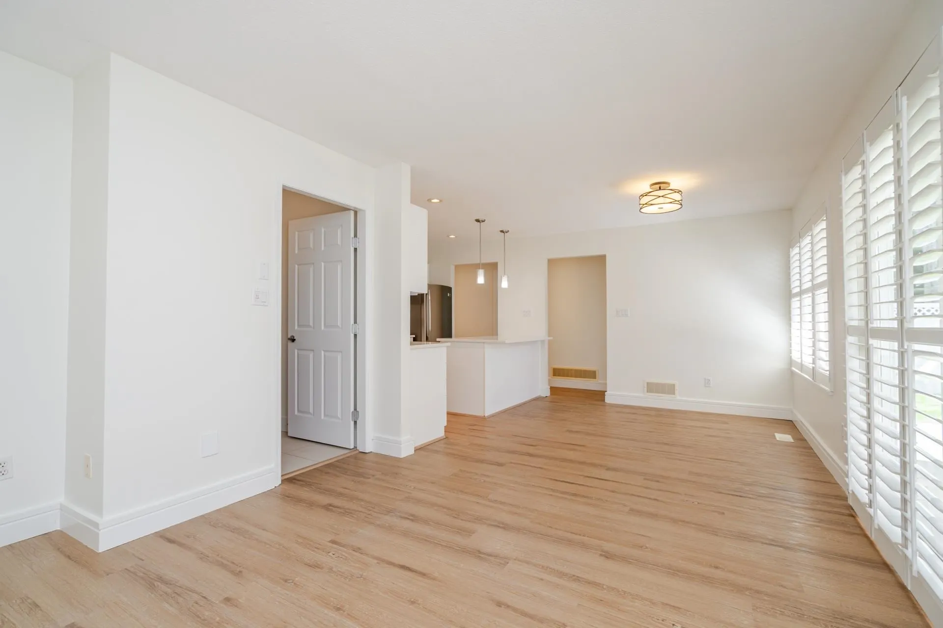 54 6885 184 Street