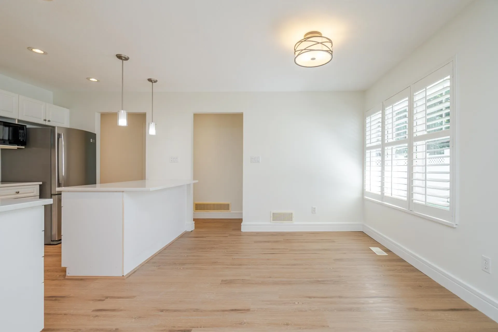 54 6885 184 Street