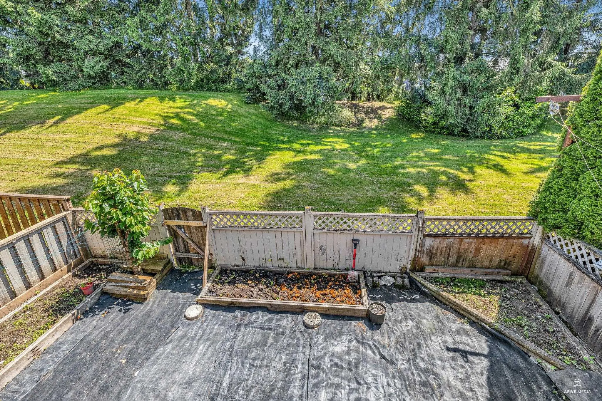 216 Davis Crescent