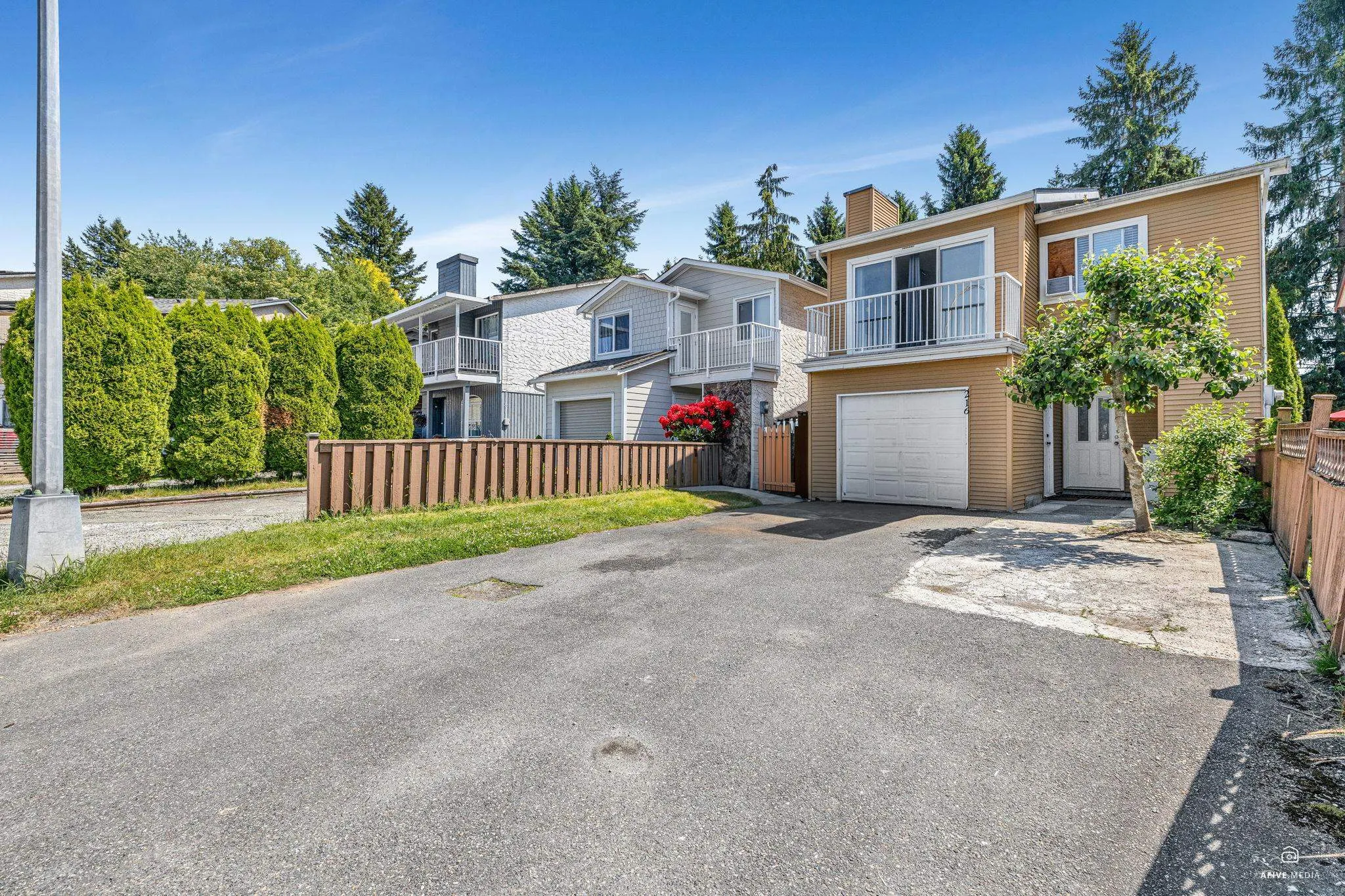 216 Davis Crescent