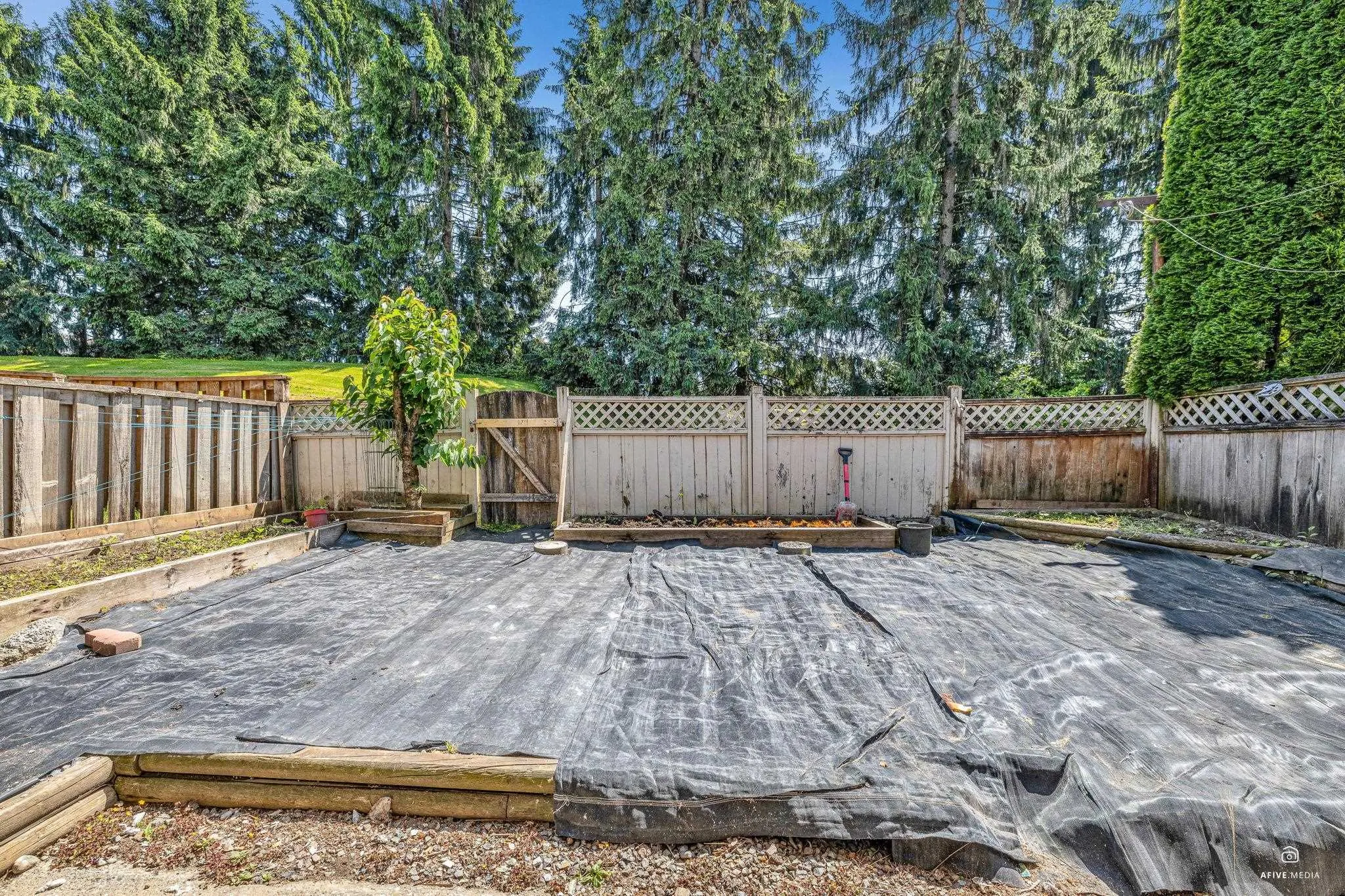 216 Davis Crescent