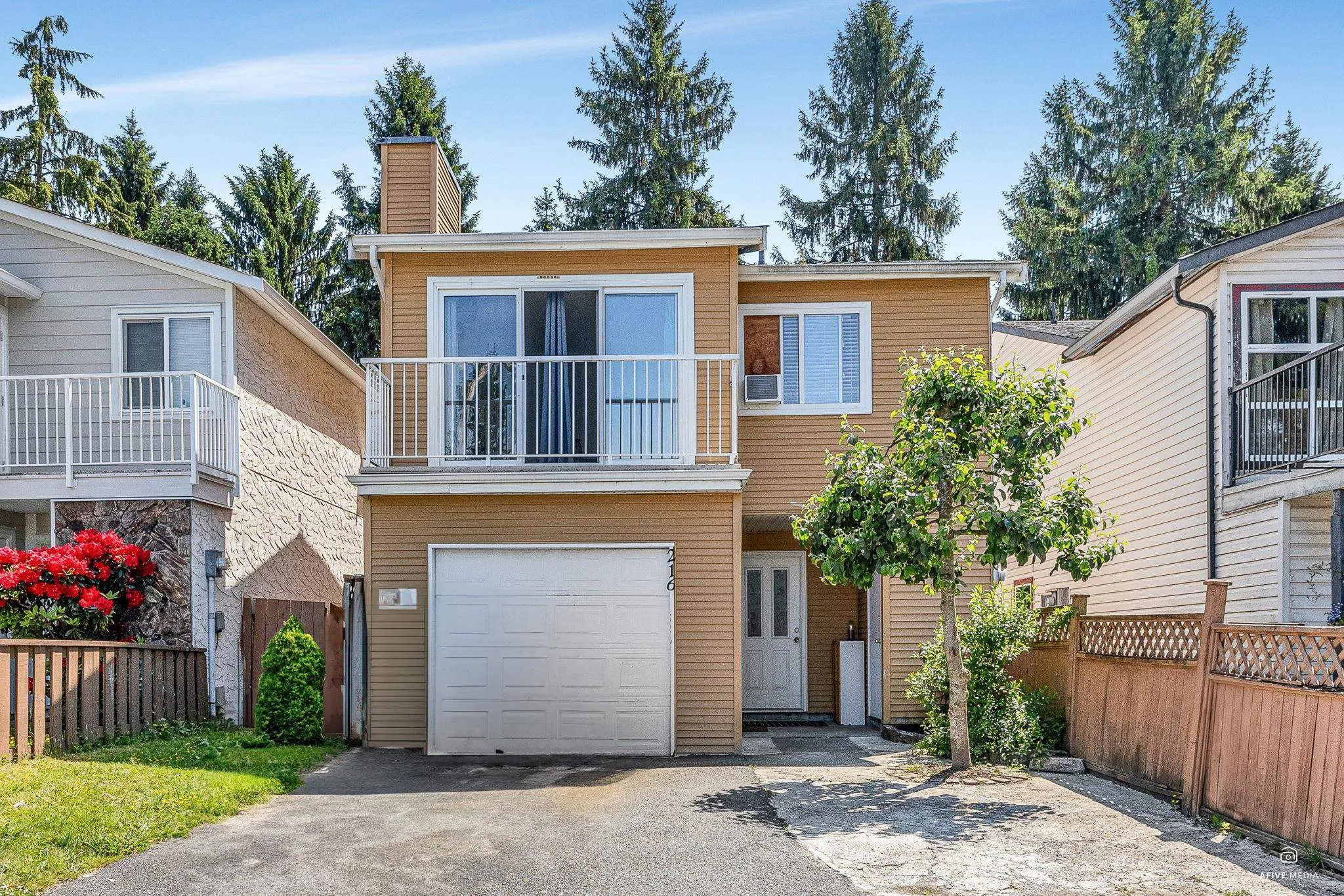 216 Davis Crescent