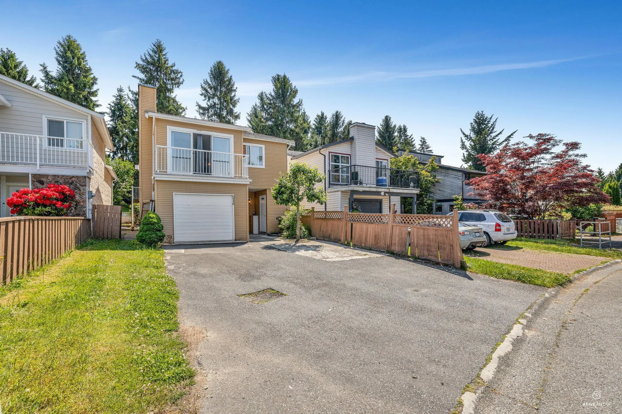 216 Davis Crescent