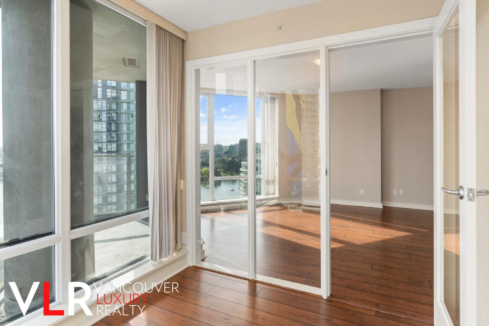2607 455 Beach Crescent