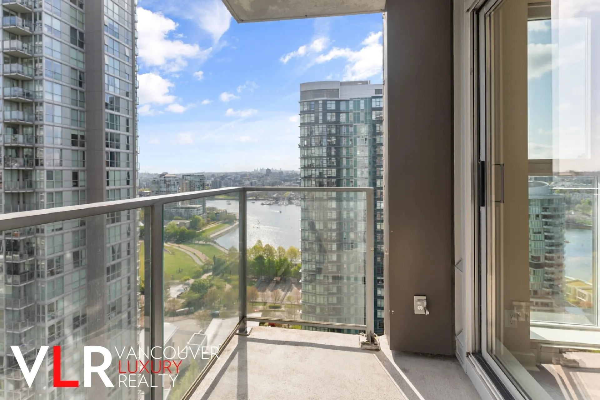 2607 455 Beach Crescent