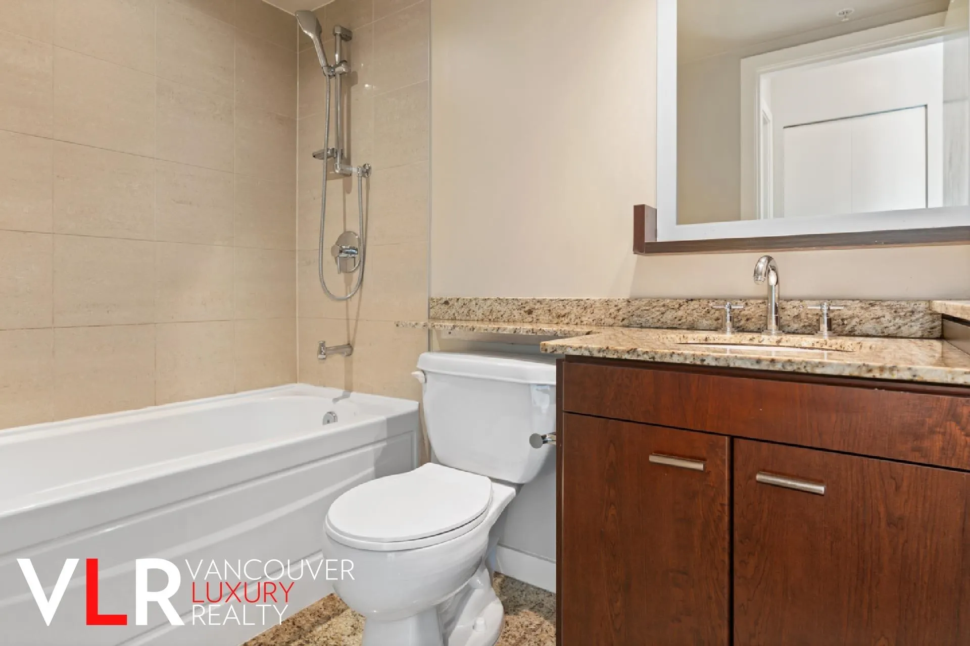 2607 455 Beach Crescent