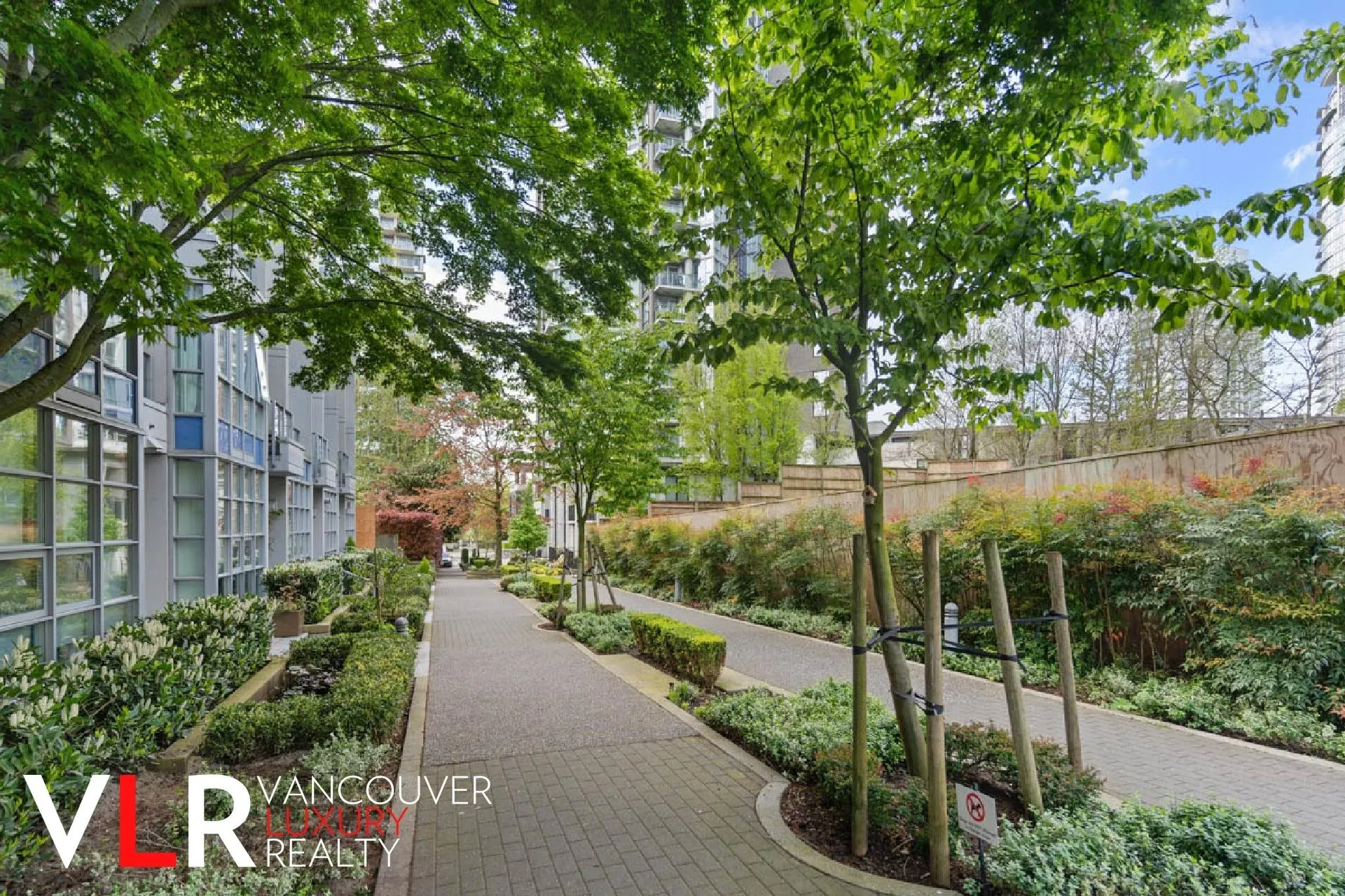 2607 455 Beach Crescent